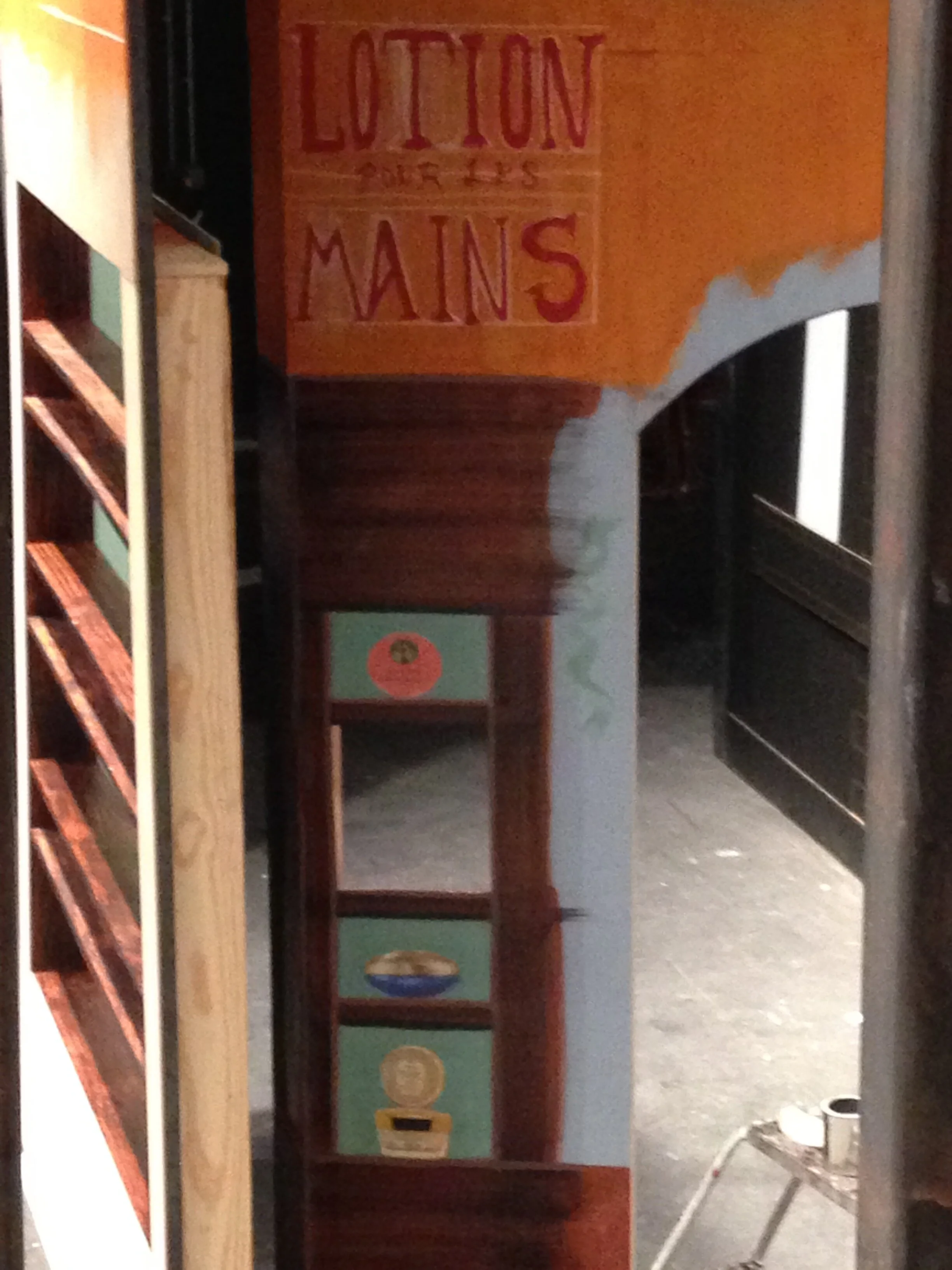 Painting process for parfumerie interior