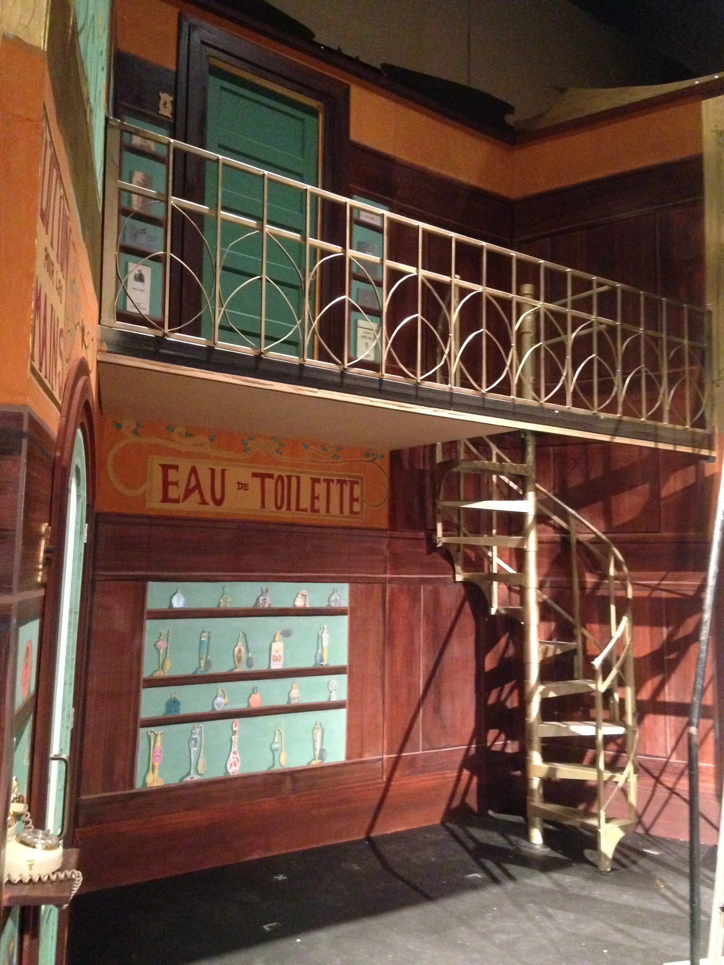 Final paint design for parfumerie interior