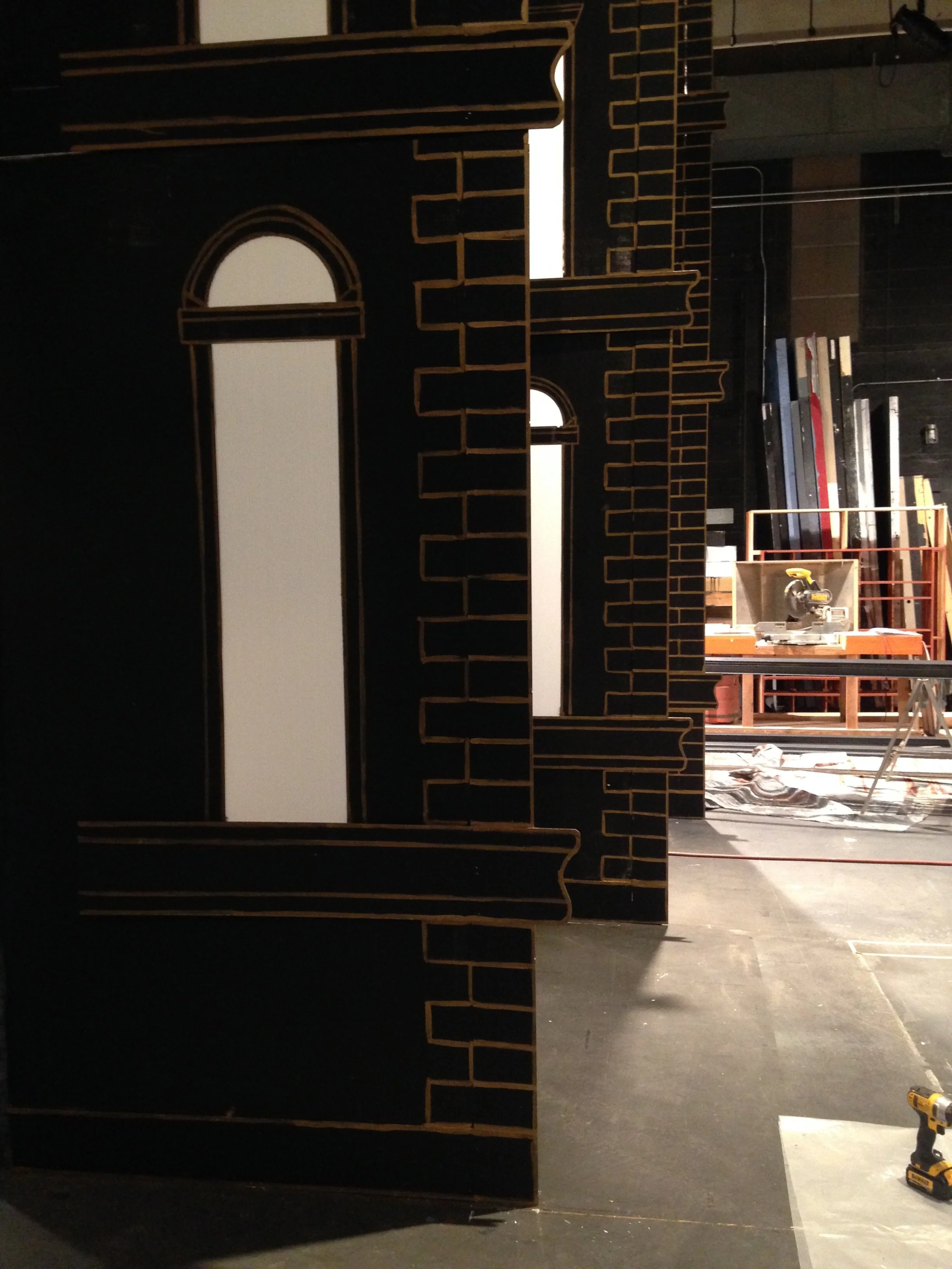 Black and gold brick detail for hard legs.