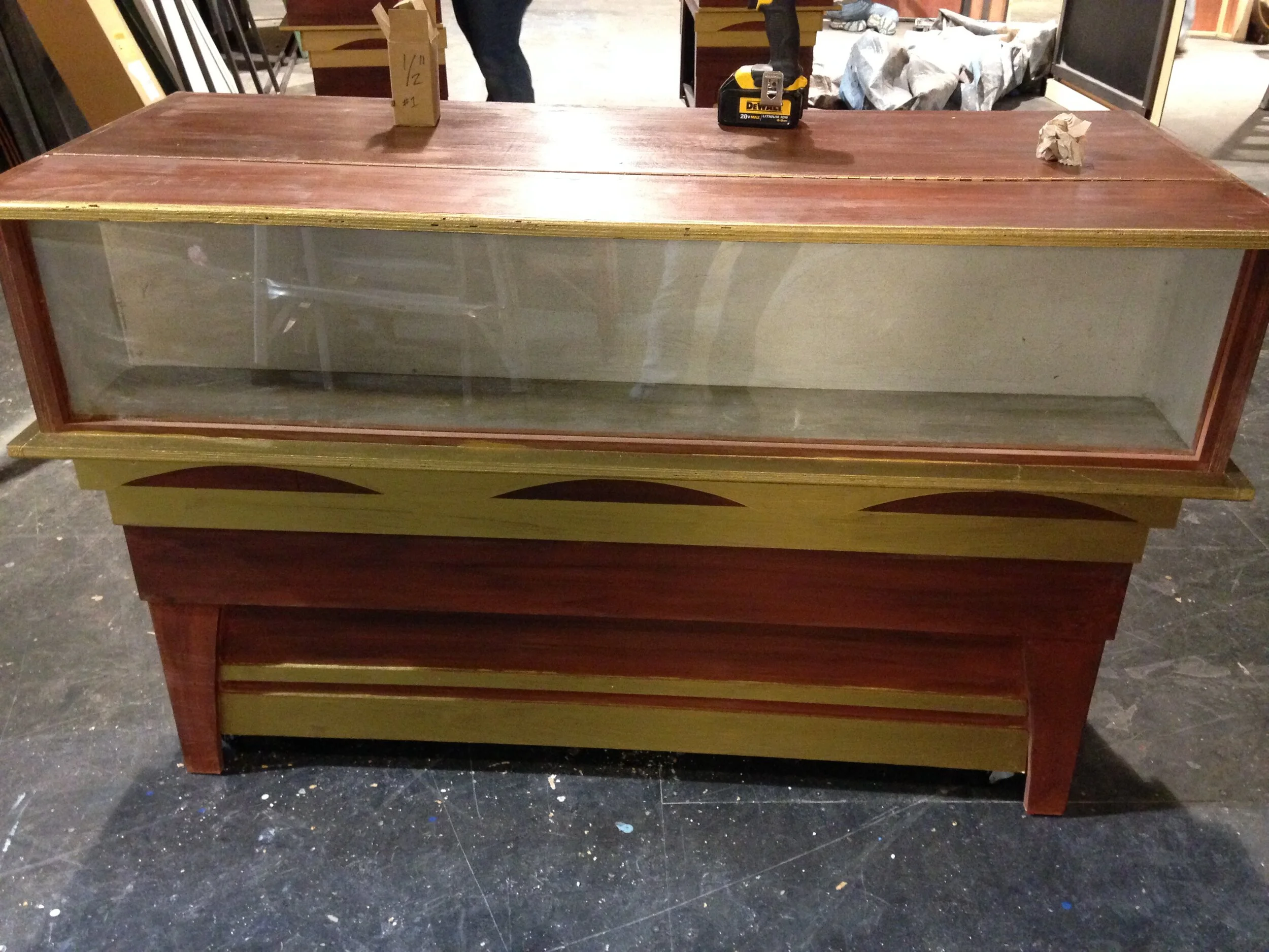 Parfumerie perfume rolling cases with LED light strips inserted.