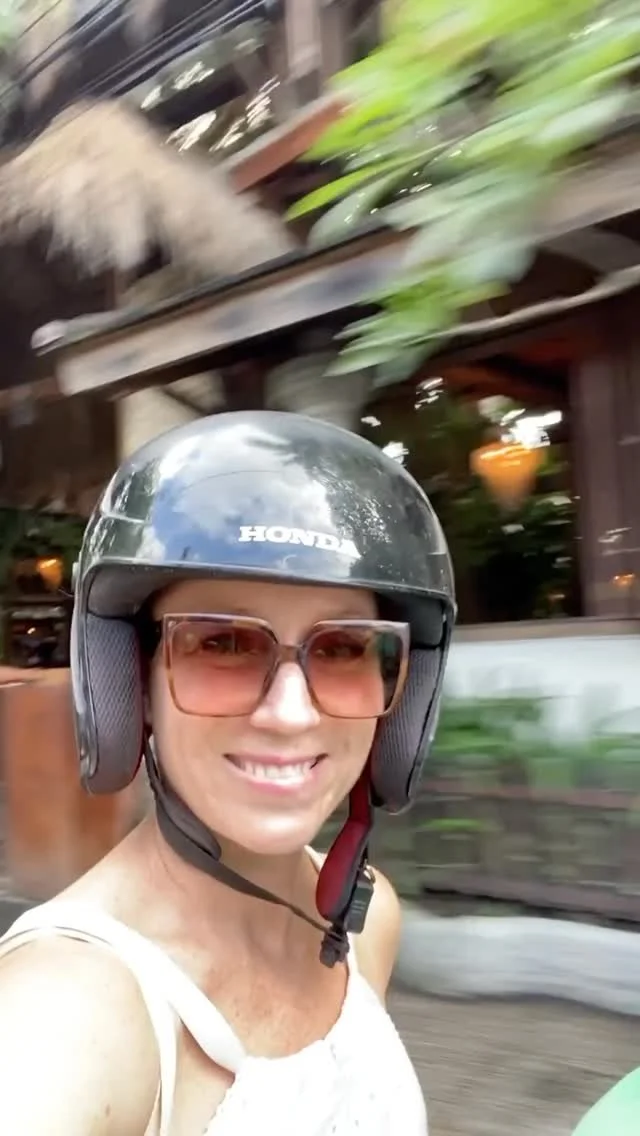 HiYoga teacher @irenechapple back from Bali, totally inspired by the chaos and the beauty! Between swimming, eating and cocktails she did a few pilates + yoga doubles at the incredible @cangguyogacentre and @ubudyogacentre come along for some tough n