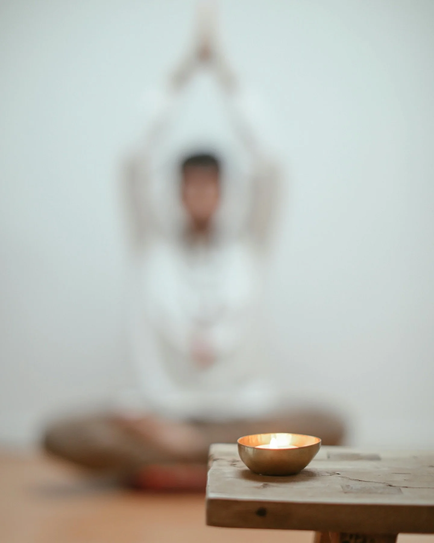 ๐ฏ๏ธ In yoga, candles serve to enhance the practice by creating a calming atmosphere, aiding in meditation and focus, and potentially offering aromatherapy benefits, all contributing to a more mindful and serene experience:
๐ง‍โ๏ธCreating a Serene