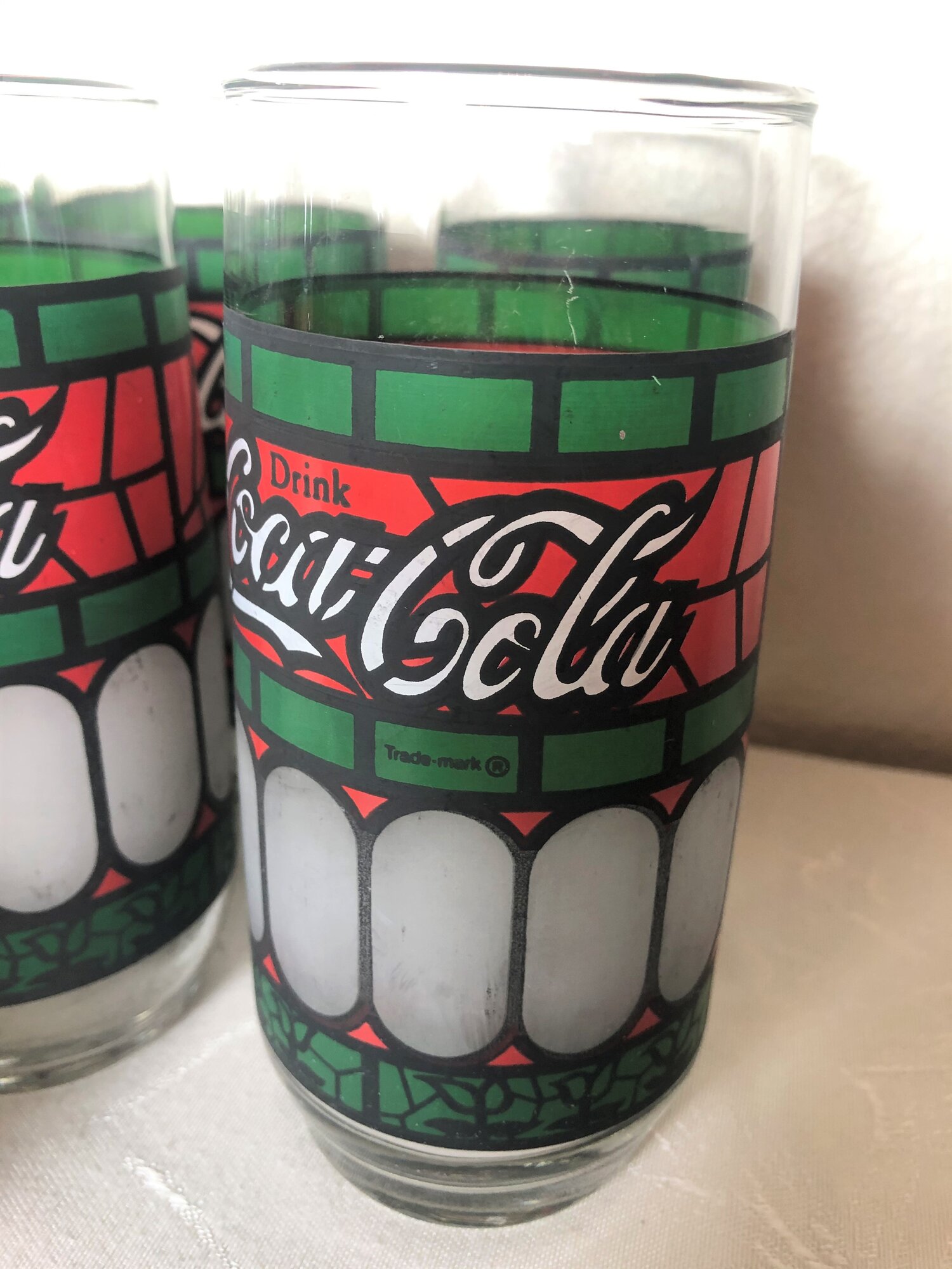 https://images.squarespace-cdn.com/content/v1/5ec9e1d6e221bb54c0acc8f7/1612160306947-H9SYXWIPR34V672B0PW6/Vintage+Christmas+Coke+Glasses4.jpg?format=1500w