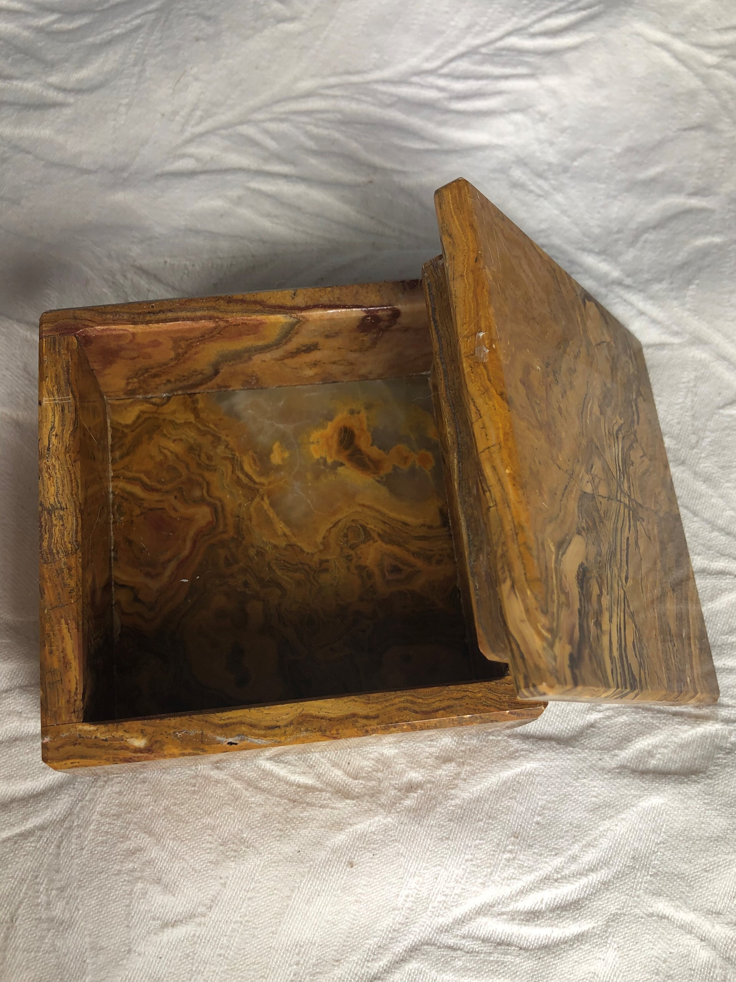 Onyx Table Set3.jpg
