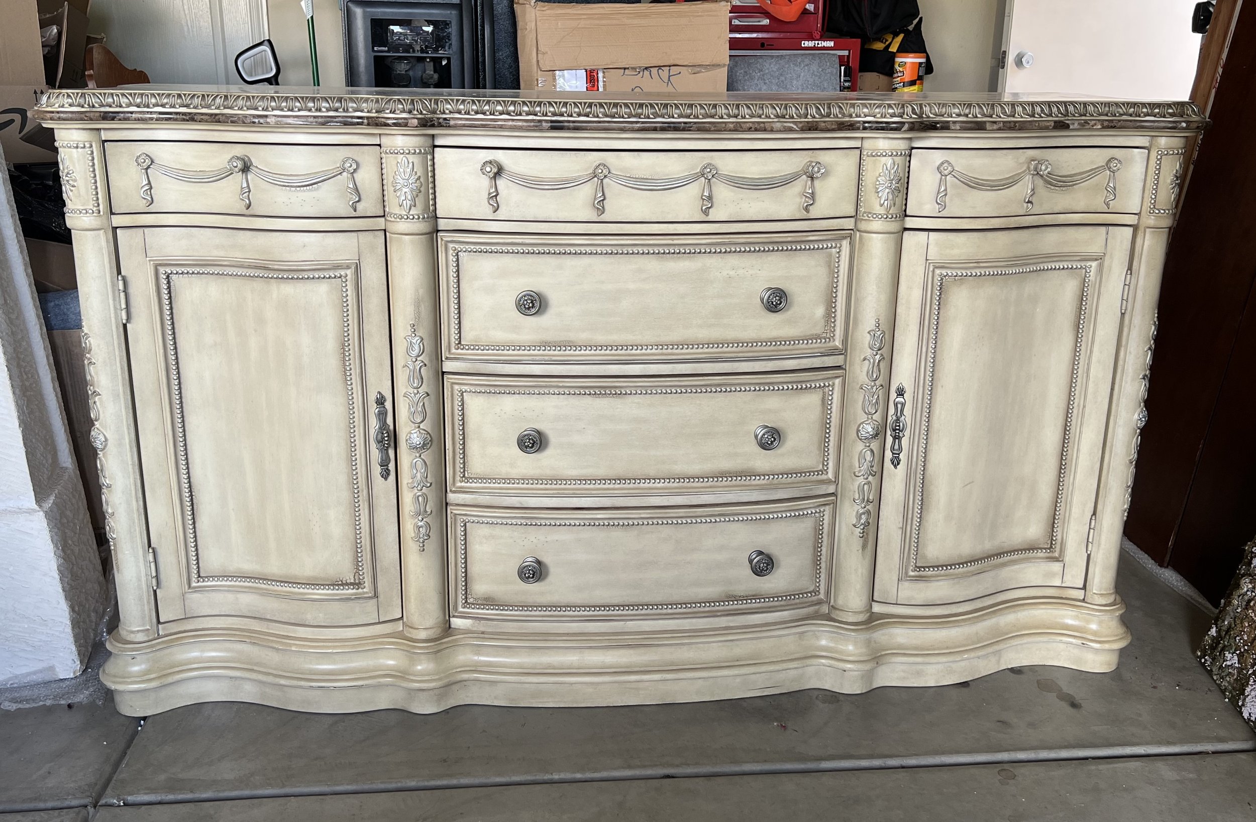 Buffet Table1.jpg