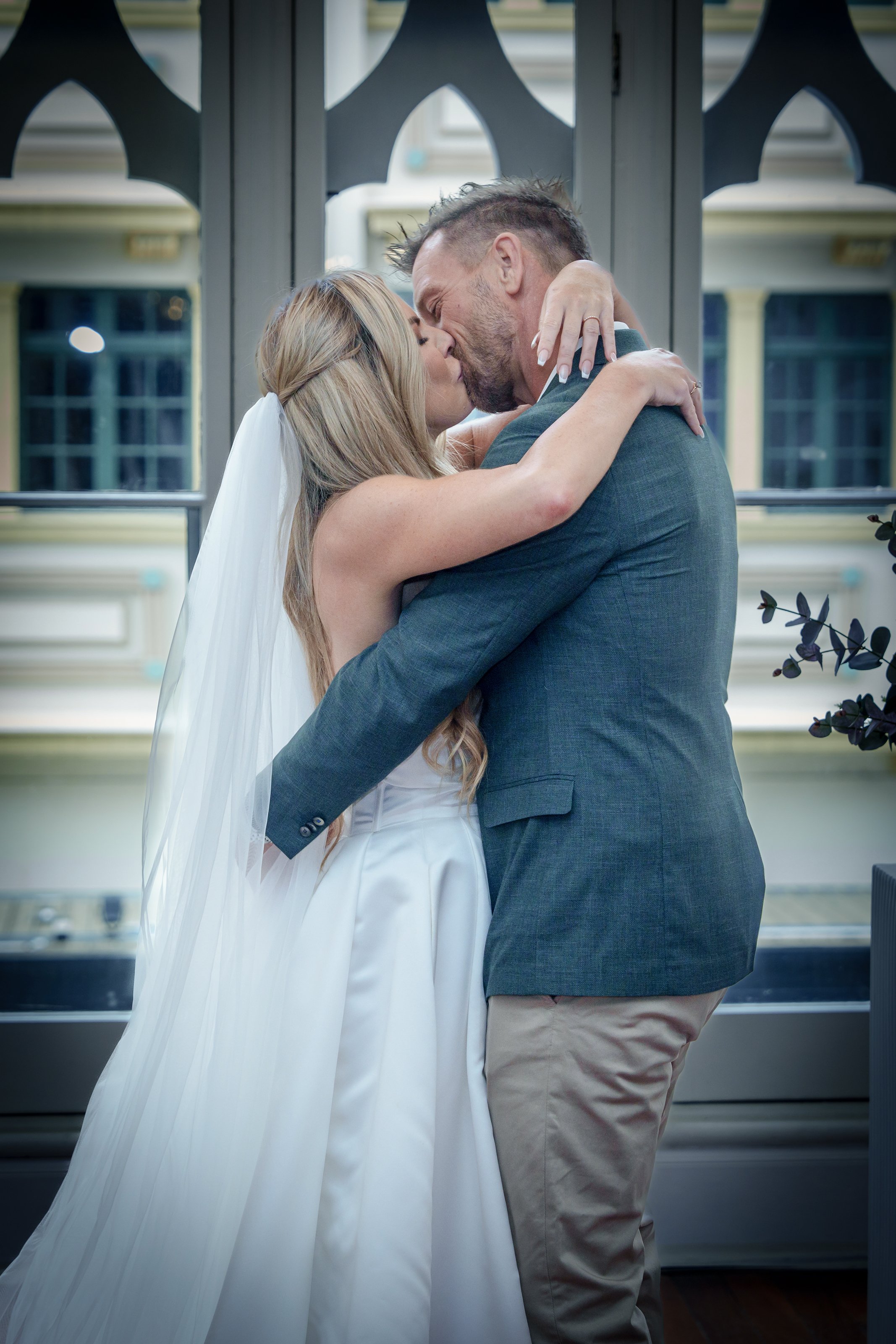 Brisbane City Wedding First Kiss 