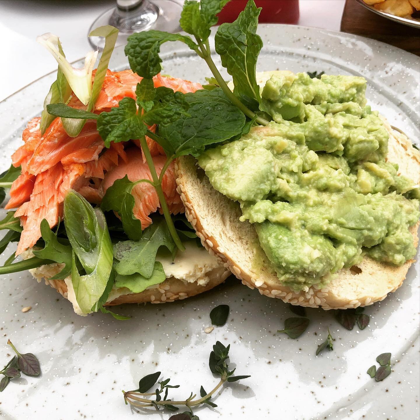 Goodhub Eatery is a classic kiwi brunch spot on the Hibiscus Coast highway in Orewa. If you&rsquo;re looking for a great dog friendly bistro just steps from the beach, this is your place. Food tastes fresh and homemade, and the service is quite avera