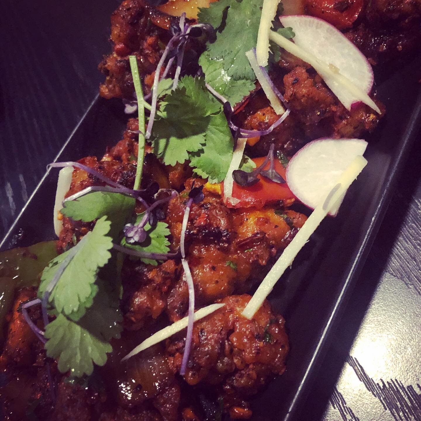 Big Tikka is a pricey contemporary Indian restaurant in Takapuna. The atmosphere and decor is spectacular with an open kitchen, but the food and prices were a disappointment. Although the entrees were delicious, the curries were flavourless. I went h