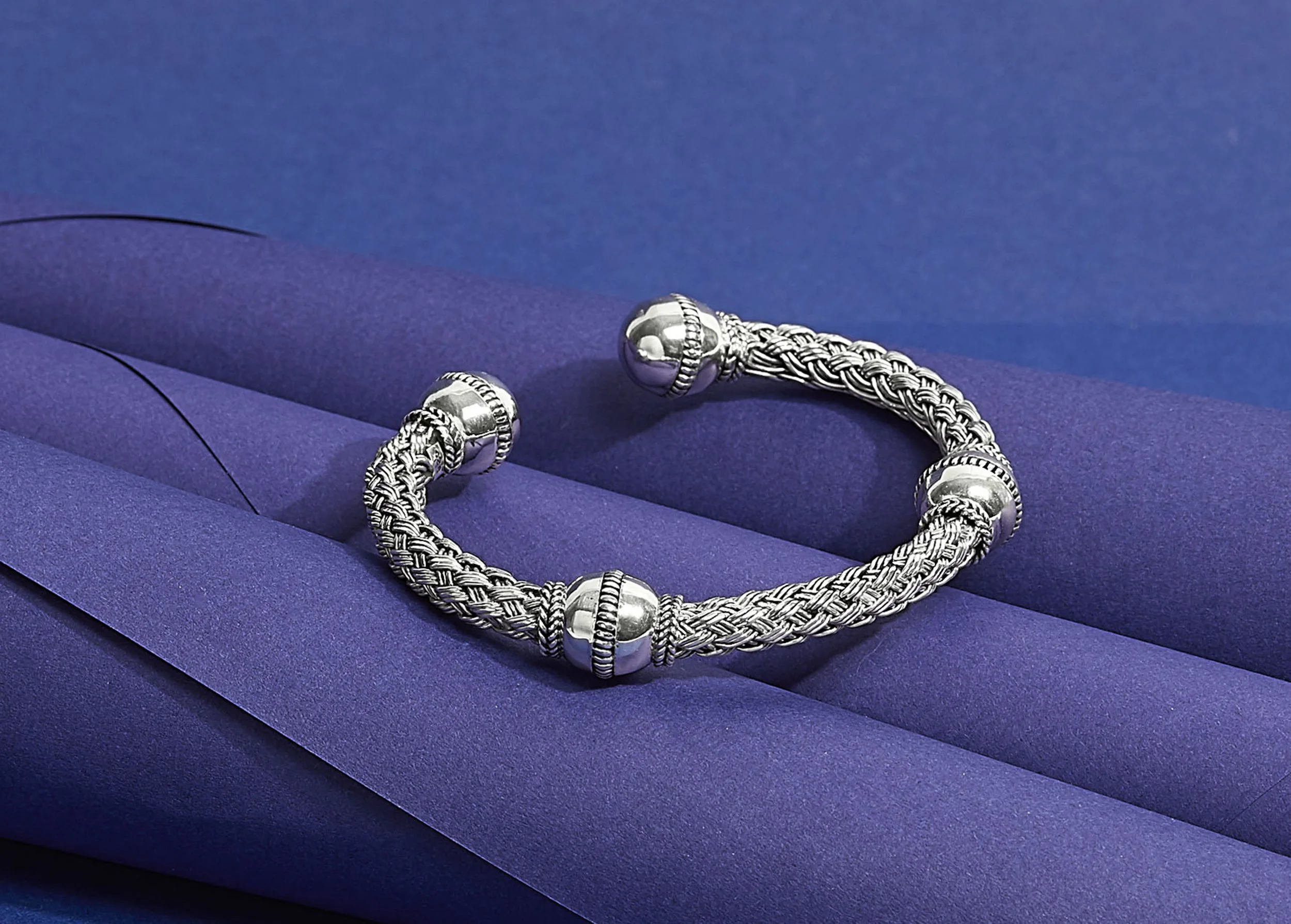 Silver jewellery editorial photography, macro jewellery photography, commercial small brand photography by victoria cook photography