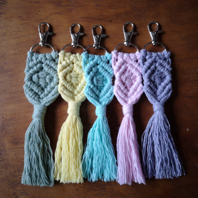 Macrame key ring / zip pull for wedding favours