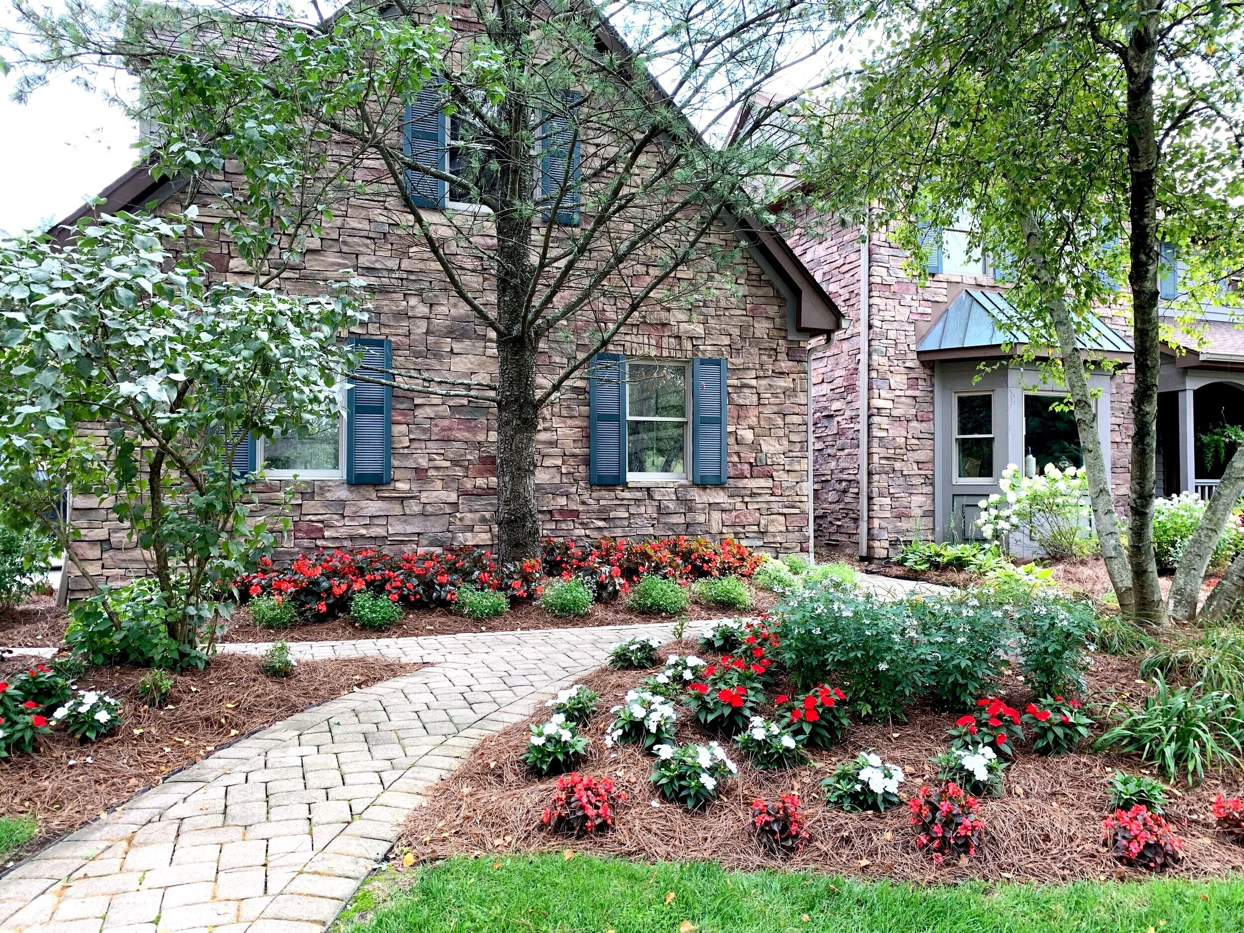 Benefits of Pine Straw — (Cincinnati Pine Mulch LLC)