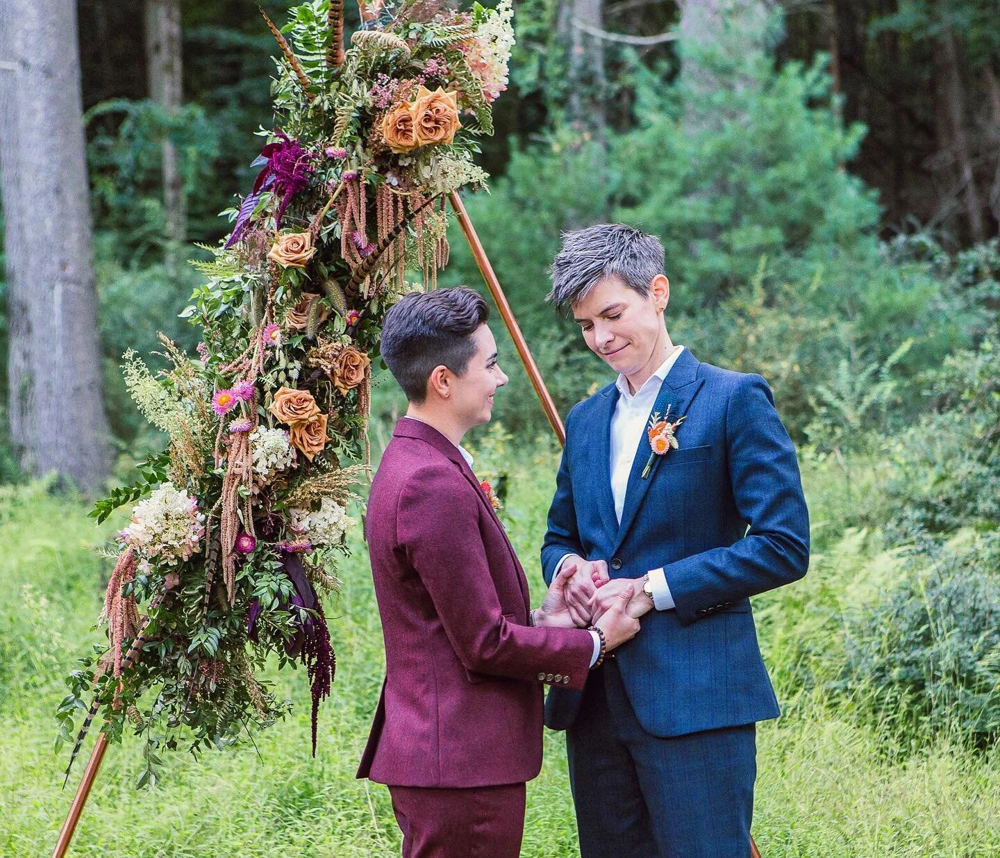 While we&rsquo;re excited by the thought of big celebrations making their return, it&rsquo;s been such a lovely treat flowering micro weddings this past year. Jess and Cecilia&rsquo;s autumn elopement in the mountains was such a breathe of fresh air.