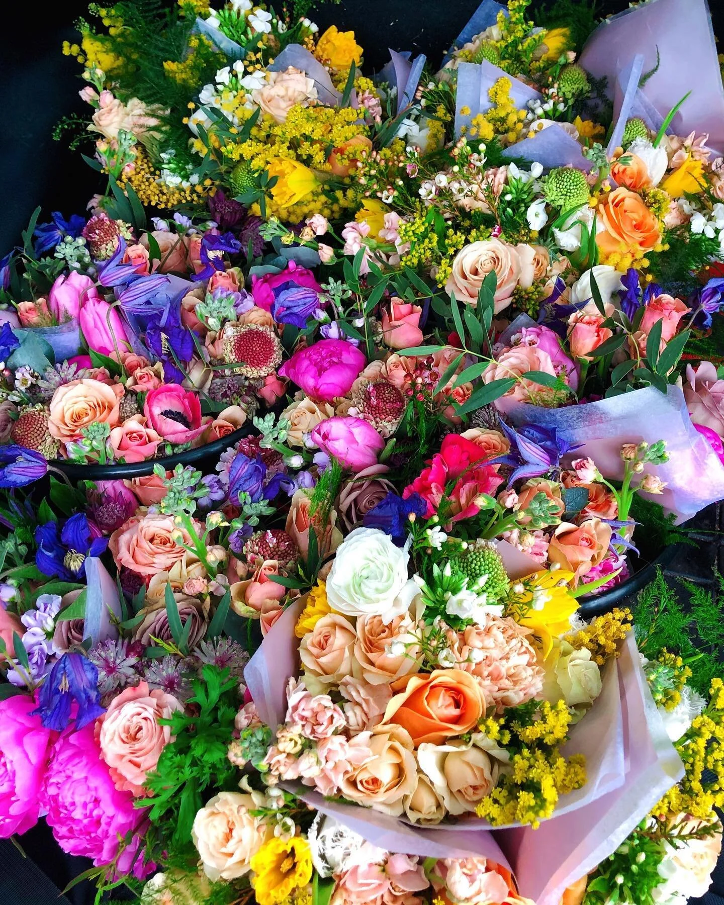 Happy Valentines Day! This year we have grab &amp; go bouquets available at two neighborhood gems - @telasmarket in Fairmount (and a short walk from my home!) and @biedermansphilly in the Italian Market. Partnering with these markets is perfect when 