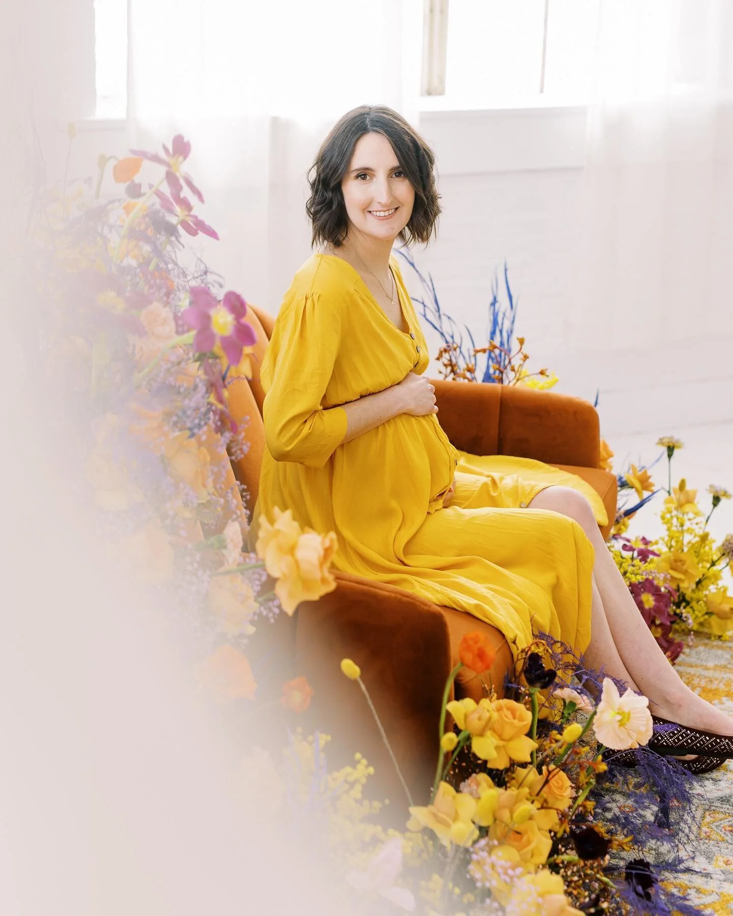 I could not be more obsessed with my maternity photos 😍 I worked together with super talented artists I feel blessed to call friends and the result is full of joy, color and love, the perfect reflection of how I&rsquo;m feeling at this time in my li