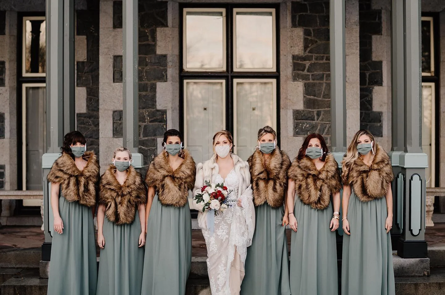 After a year that brought more changes than could ever be anticipated, it felt comforting to end with the wedding of an old friend @siancybabayy and her husband Dan in Delaware, the place we all grew up. (We also got to work with @patrobinsonphoto ag
