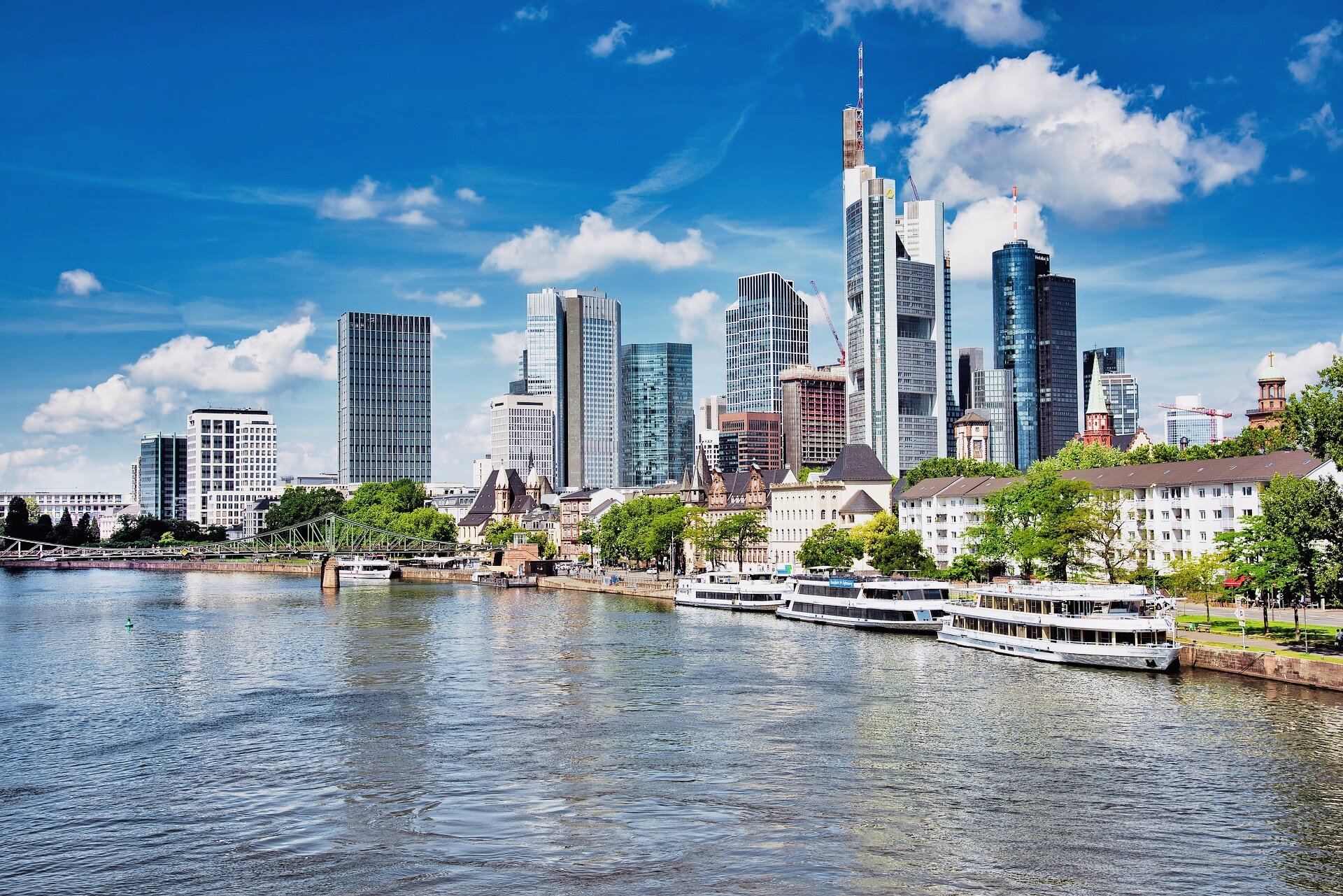 buildings-5440219_1920 2.jpg