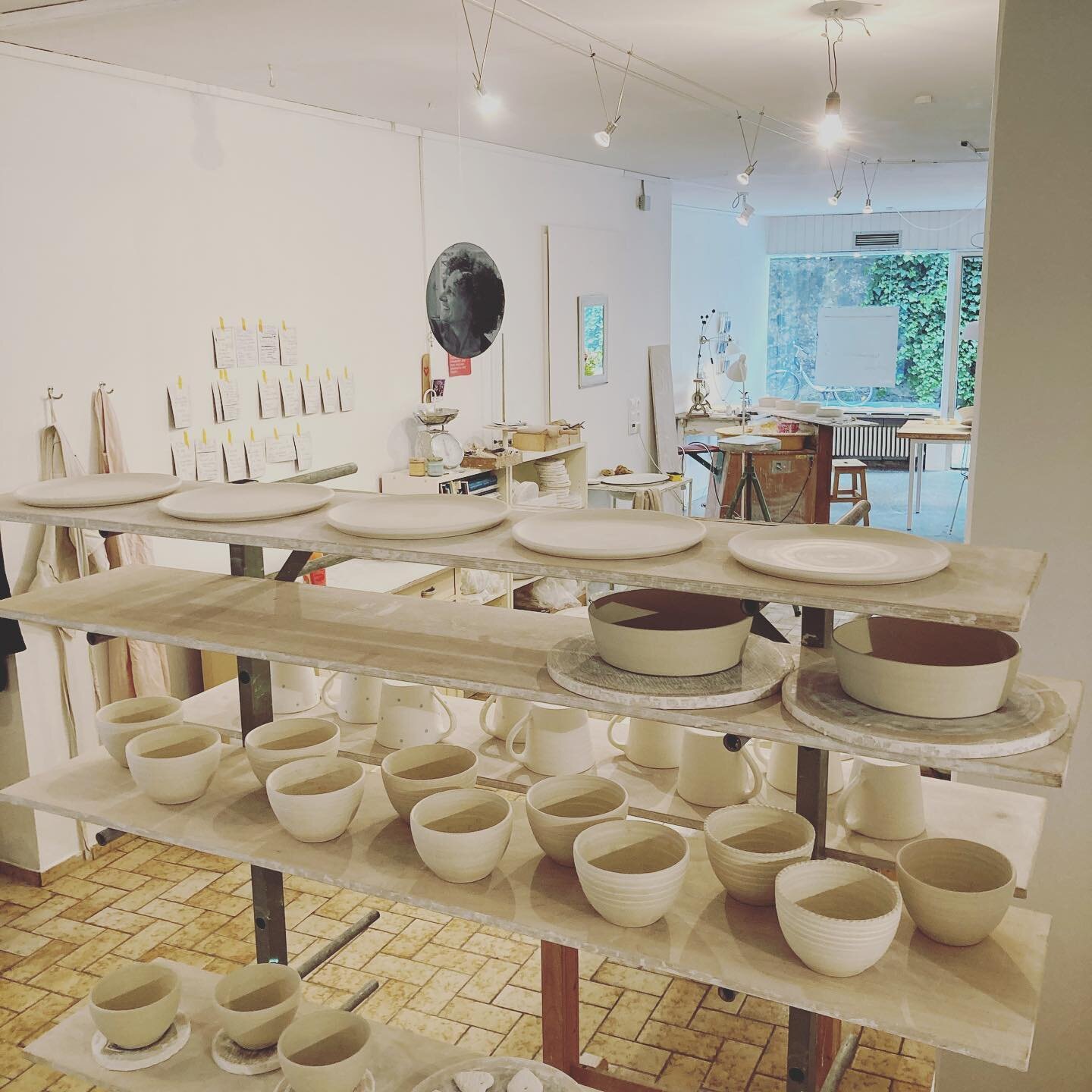 so happy to be here!! #myworkshop#oneyear#jarporzellan#ceramics#potterslife#porcelaine#handmade#gedecktertisch#geschirrliebe#tellertassensch&auml;lchen#hand#werk#lindauinsel#fischergasse#happyme