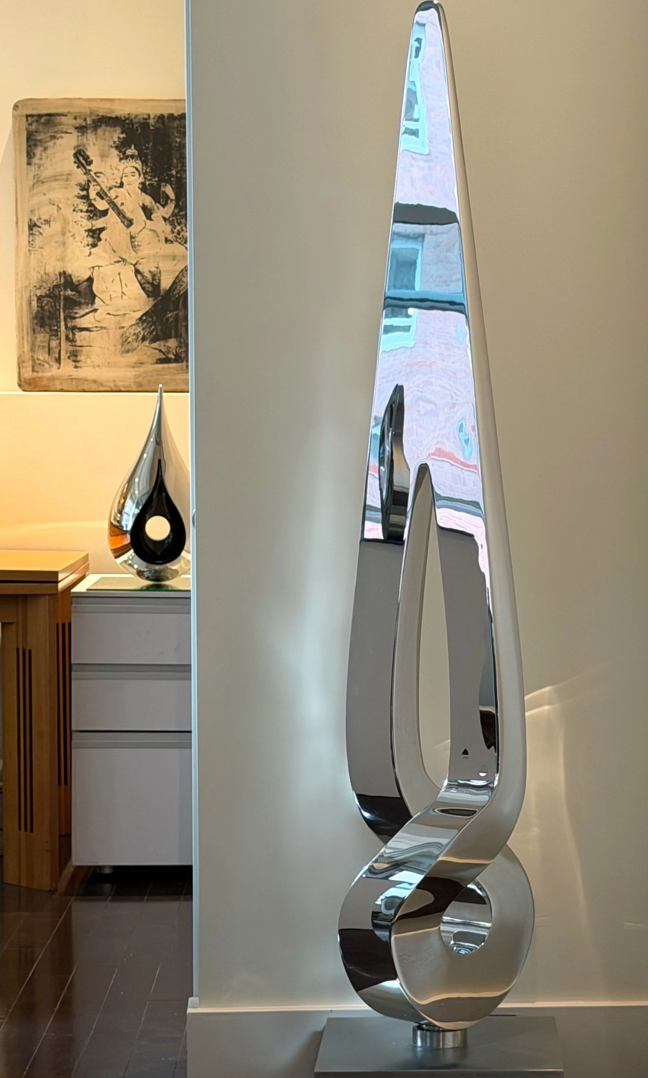 Propeller by Tarik Currimbhoy, an L316 Marine-grade stainless steel kinetic sculpture. The work is shown within an environment for sense of scale.