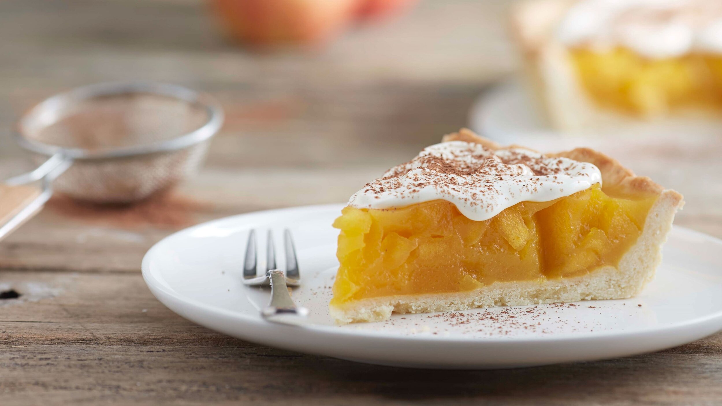 Looking to renew the brand image, and promote its products, I've offered an integral solution that included the elaboration of dozens of recipes using the company’s many-flavored cream cheeses and a photo-shooting to produce attractive visual materi