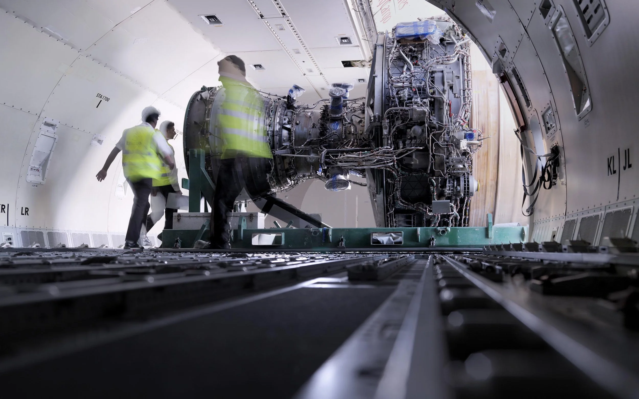 021 012 Loading 777 Engine B_0059.jpg