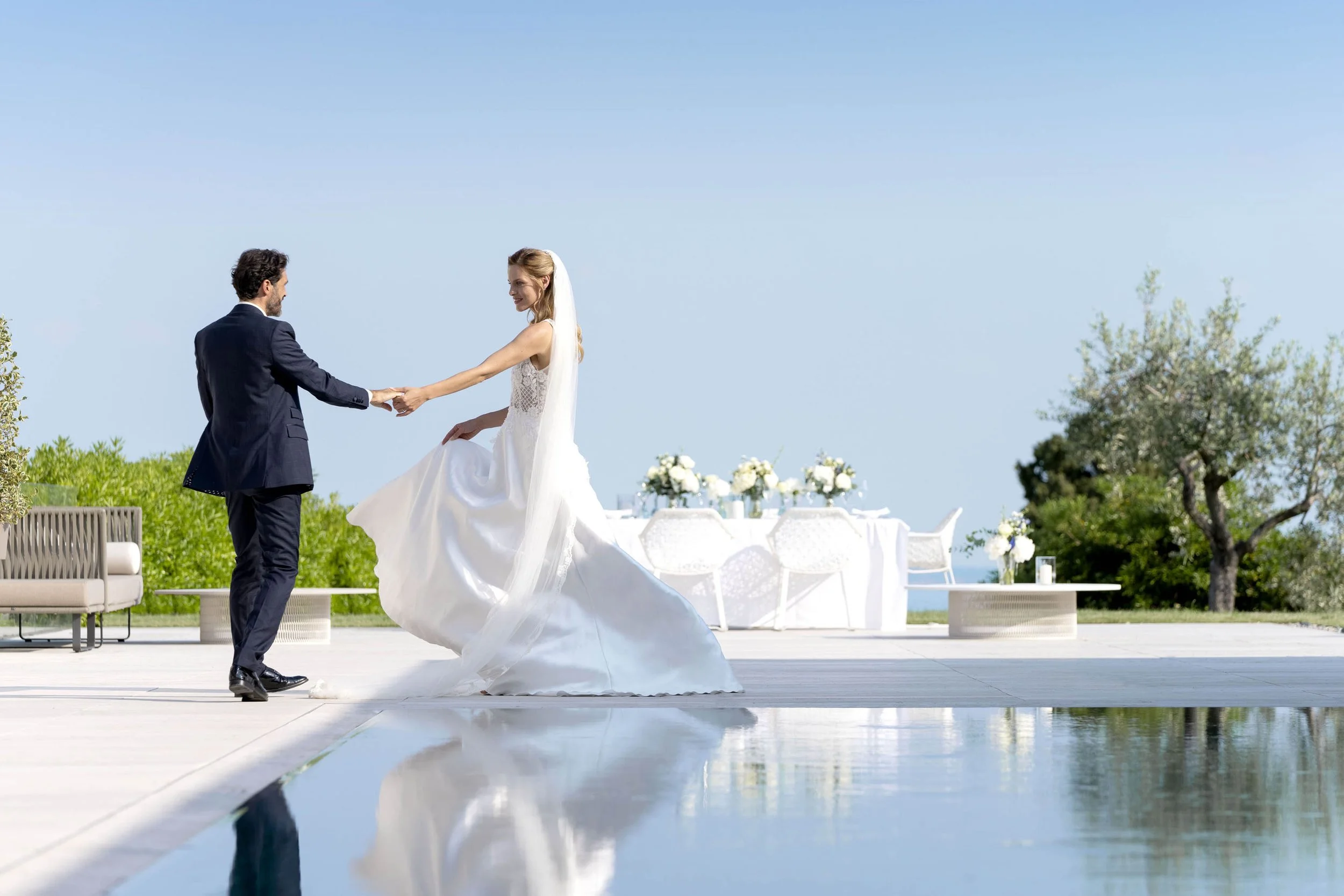 SO Bride & Bridegroom Poolside 24.jpg
