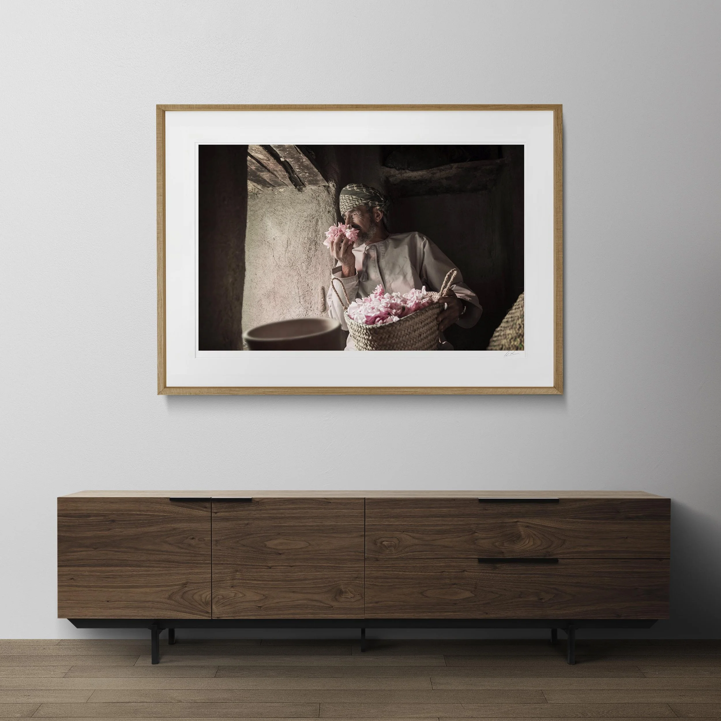 Oak Landscape Frame mock up room 3V6A4717.jpg