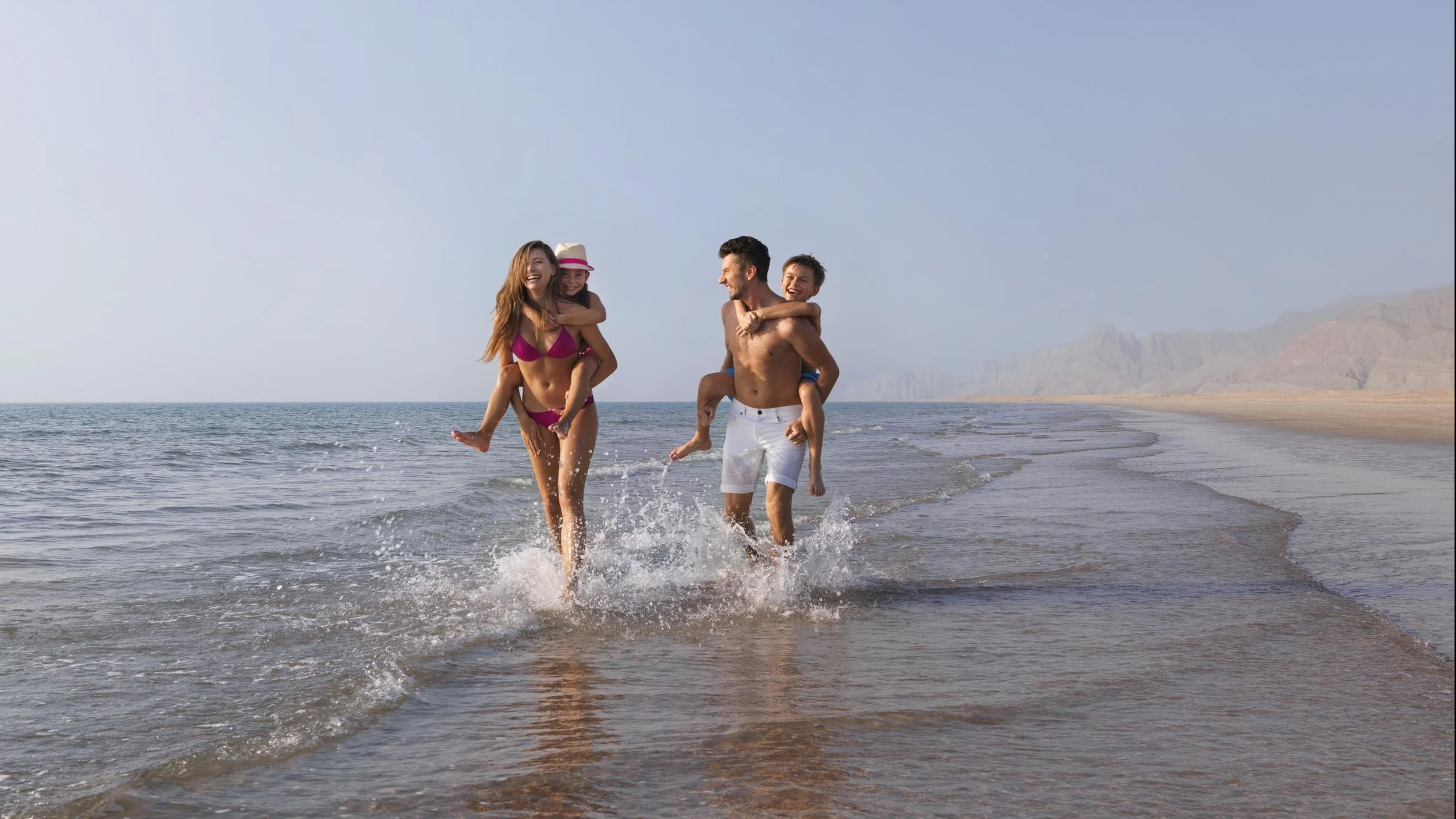 RAK Family at Beach_0023 V2.jpg