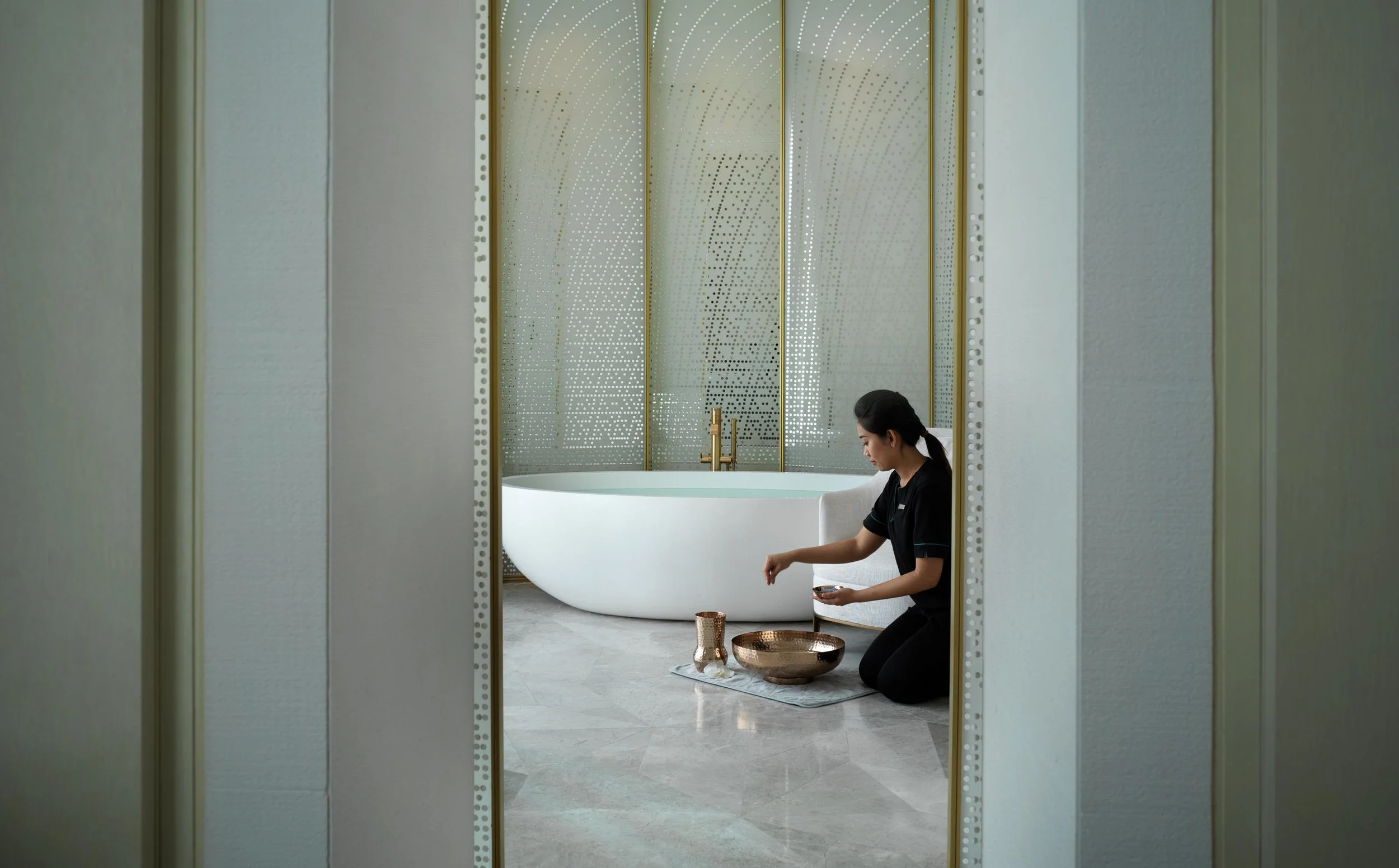 029 FSK Spa Treatment Room Bath_0013 v1.jpg