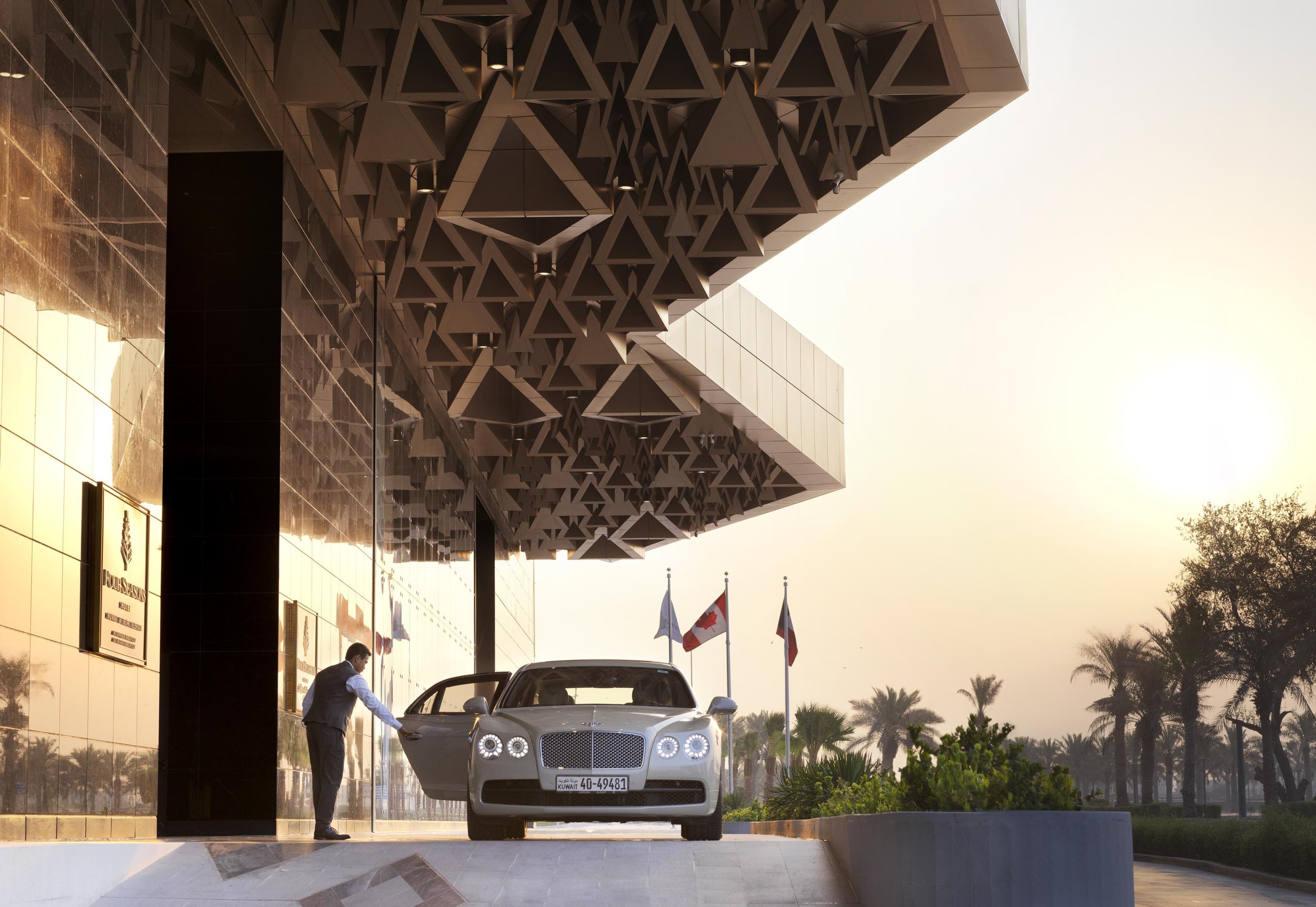 013 Porte Cochere & Bentley B.jpg