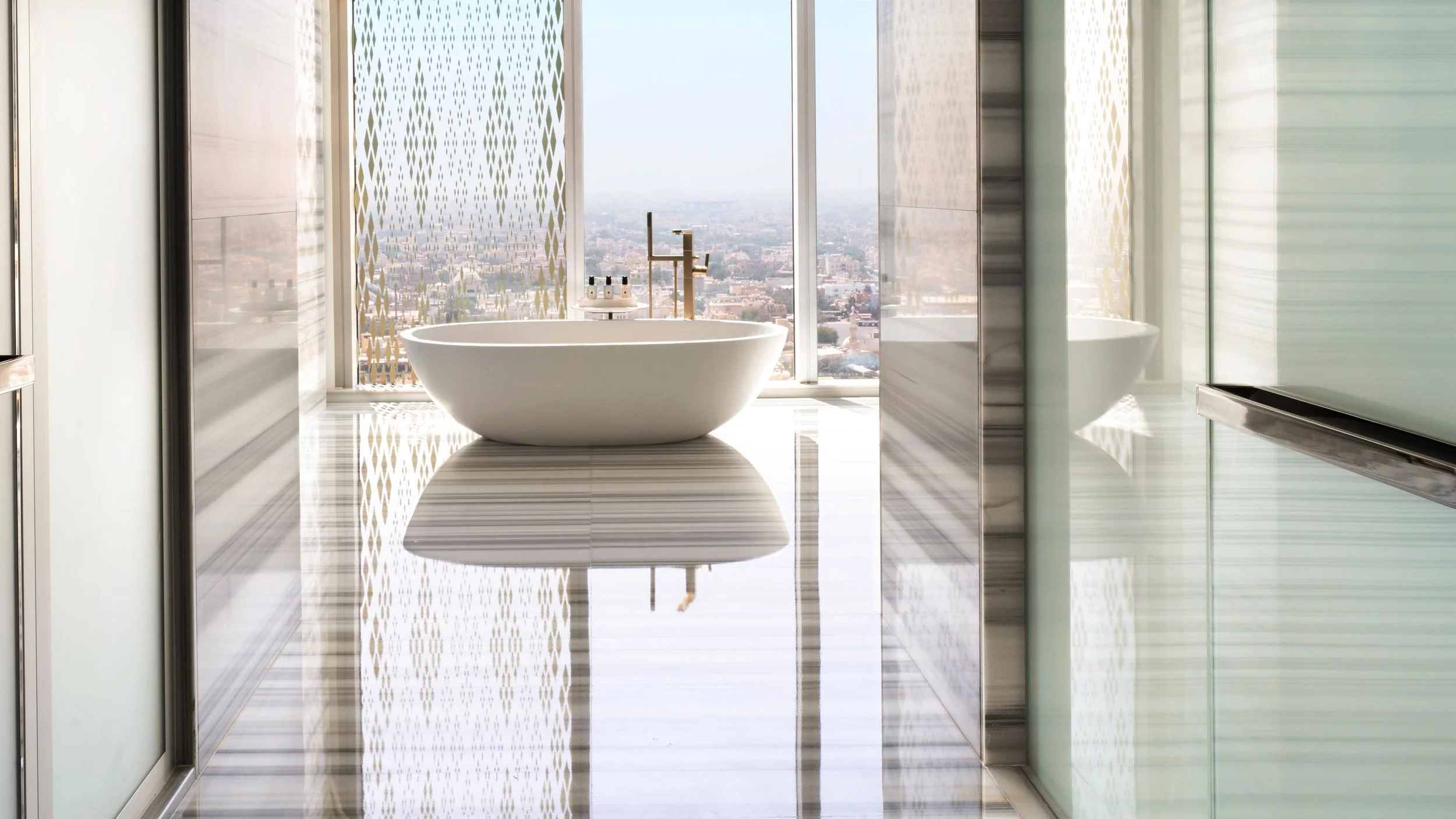 State Suite Bathroom_0008 16x9.jpg