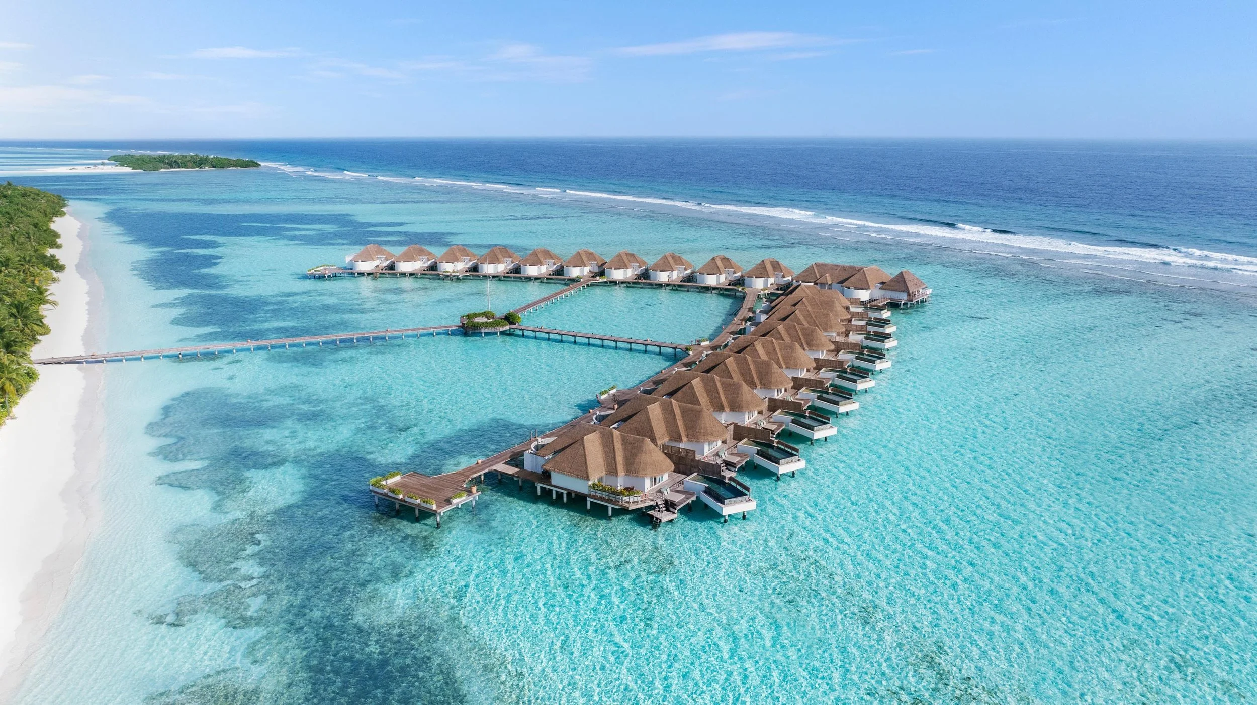 Kanuhura Island Over Water Villas 051 V3 16x9 copy.jpg