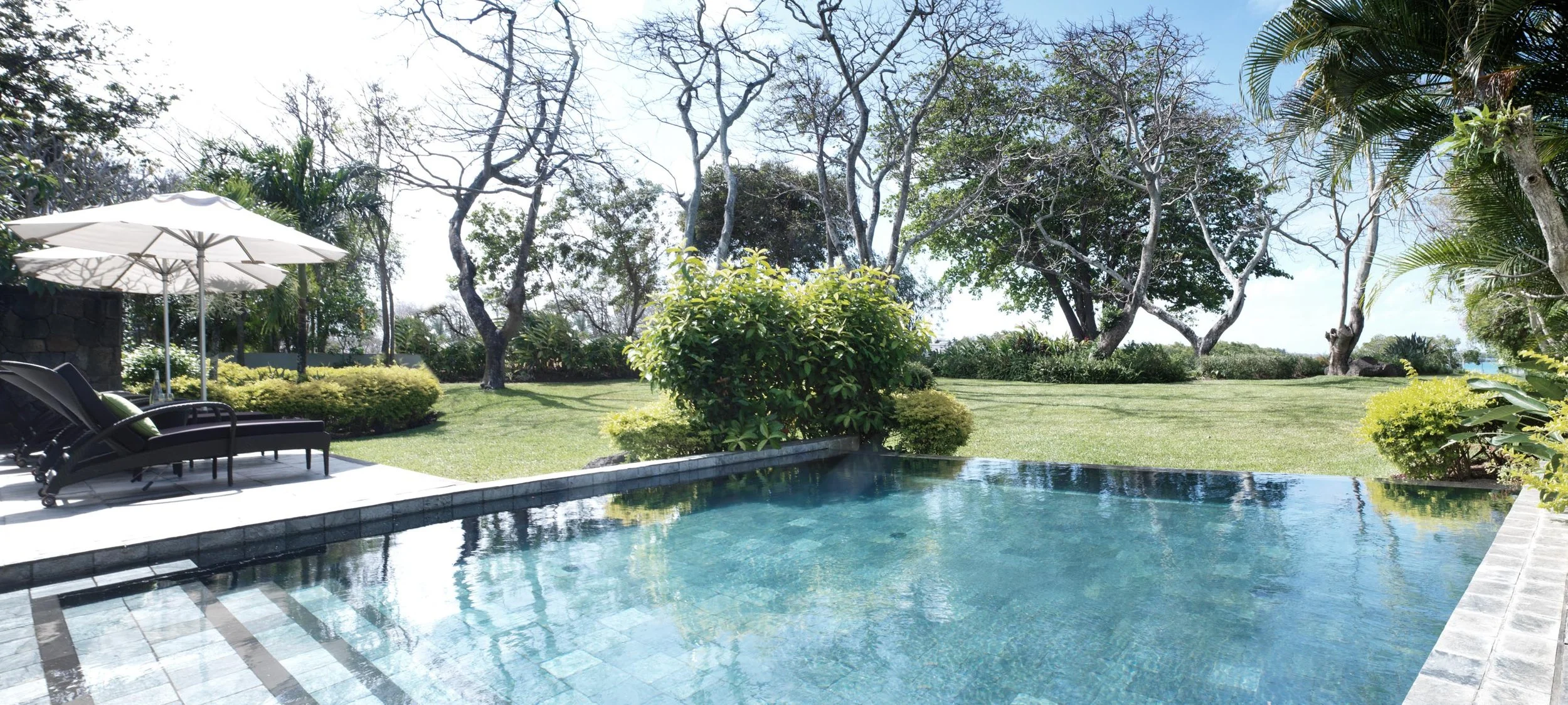 08 FSM Four Bed Delux Villa Garden View_0004.jpg