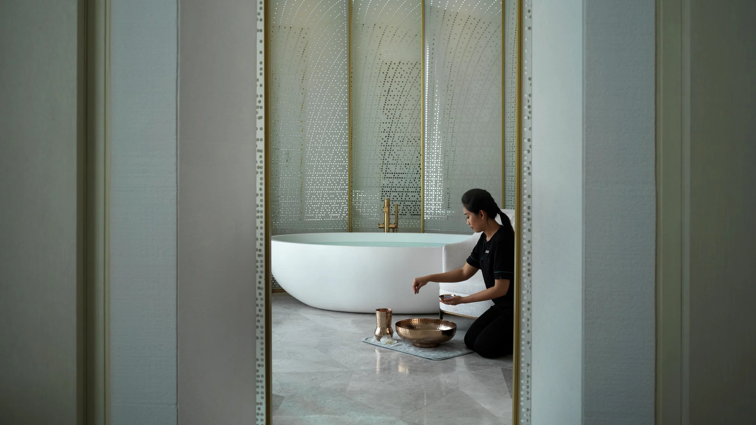 FSK Spa Treatment Room Bath_0013 16x9.jpg
