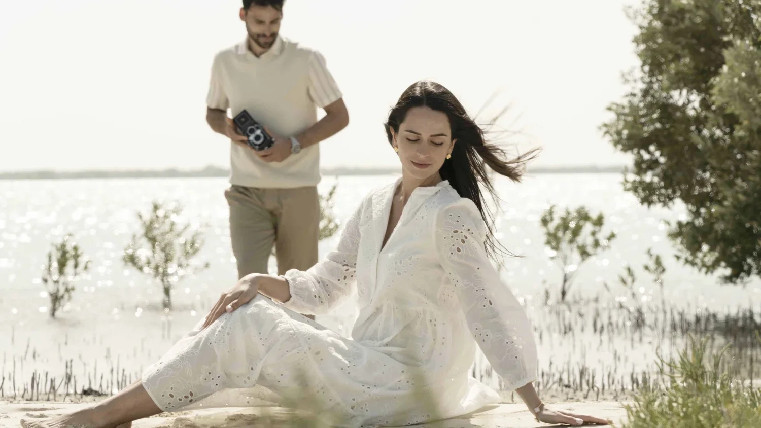 09+FRS+Model+Couple+on+Beach++with+Camera+13.webp