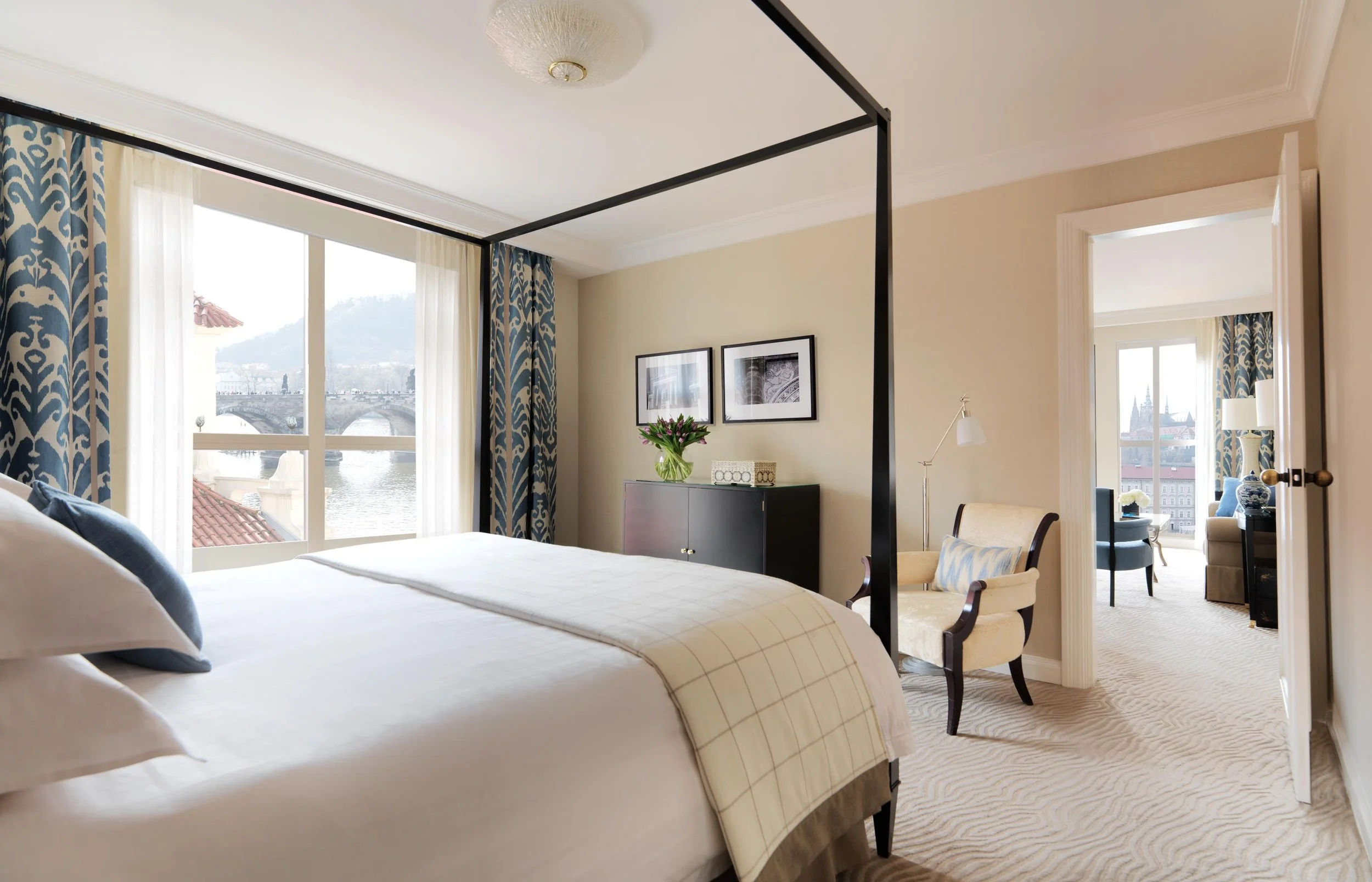 Modern Suite Bedroom (With View)_0001A.jpg