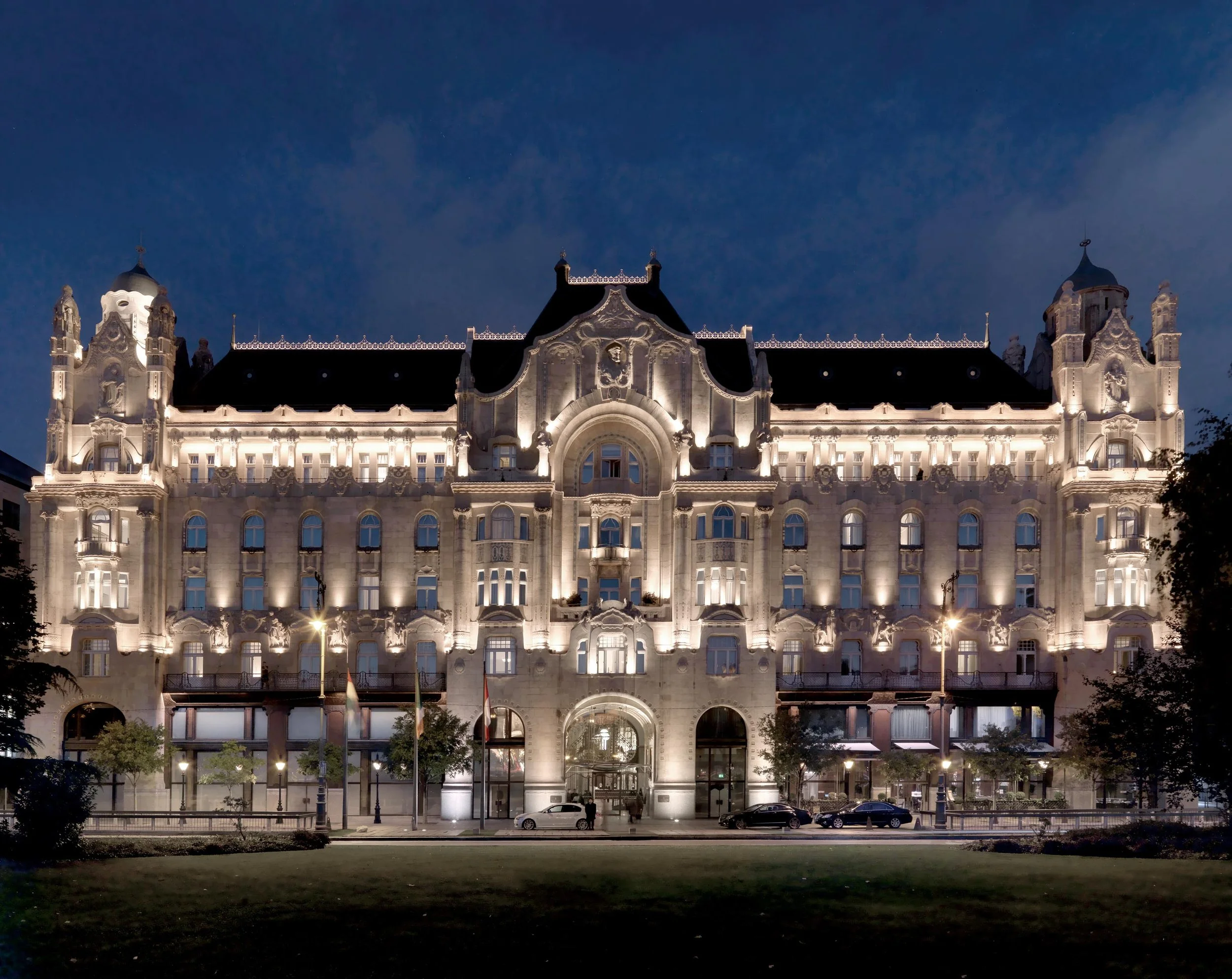 007 Gresham Palace Exterior_0115.jpg