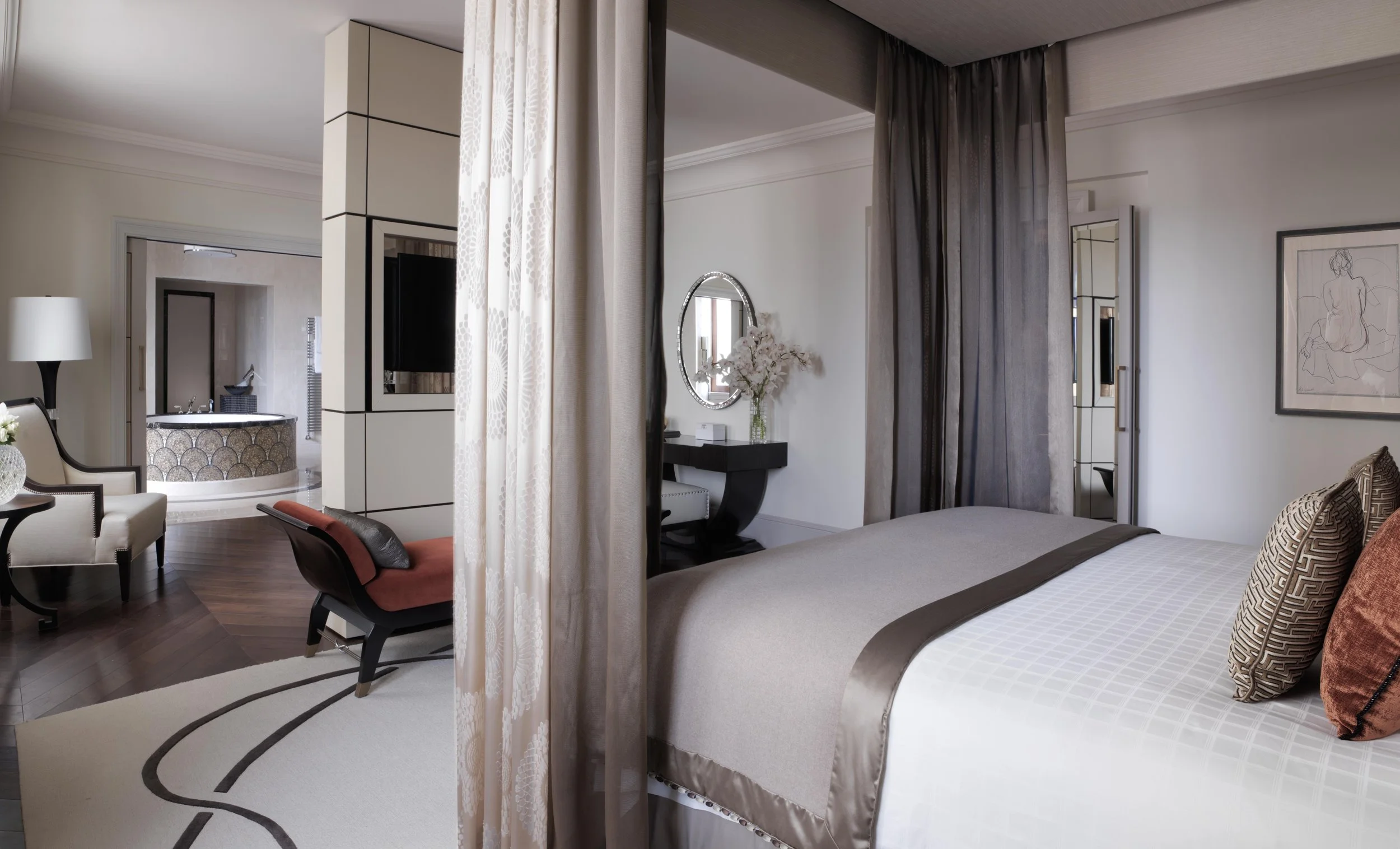 007 FSM Pozharsky Royal Suite Bed C_0003.jpg