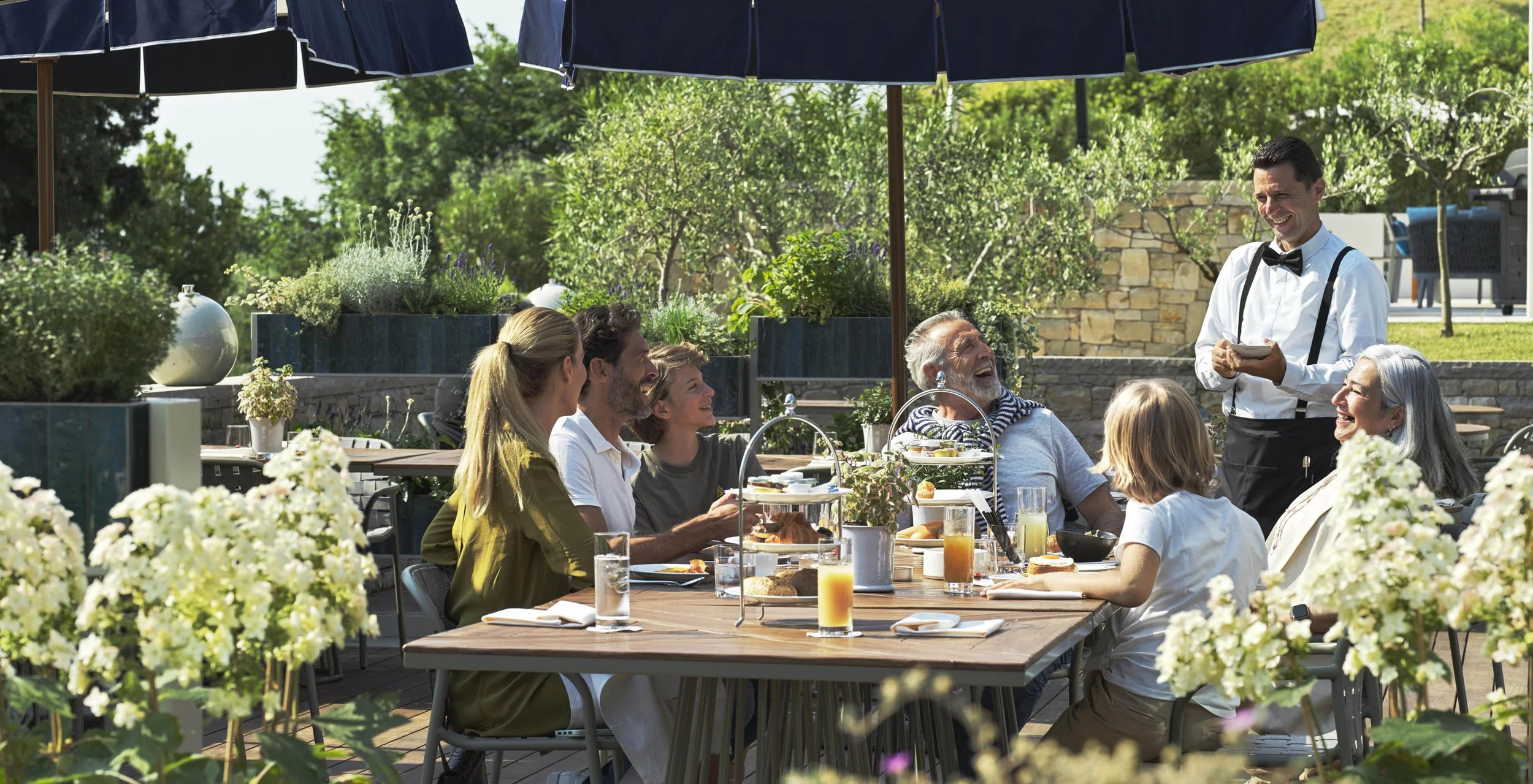 Clubhouse Terrace Restaurant Lifestyle Waiter_0008.jpg