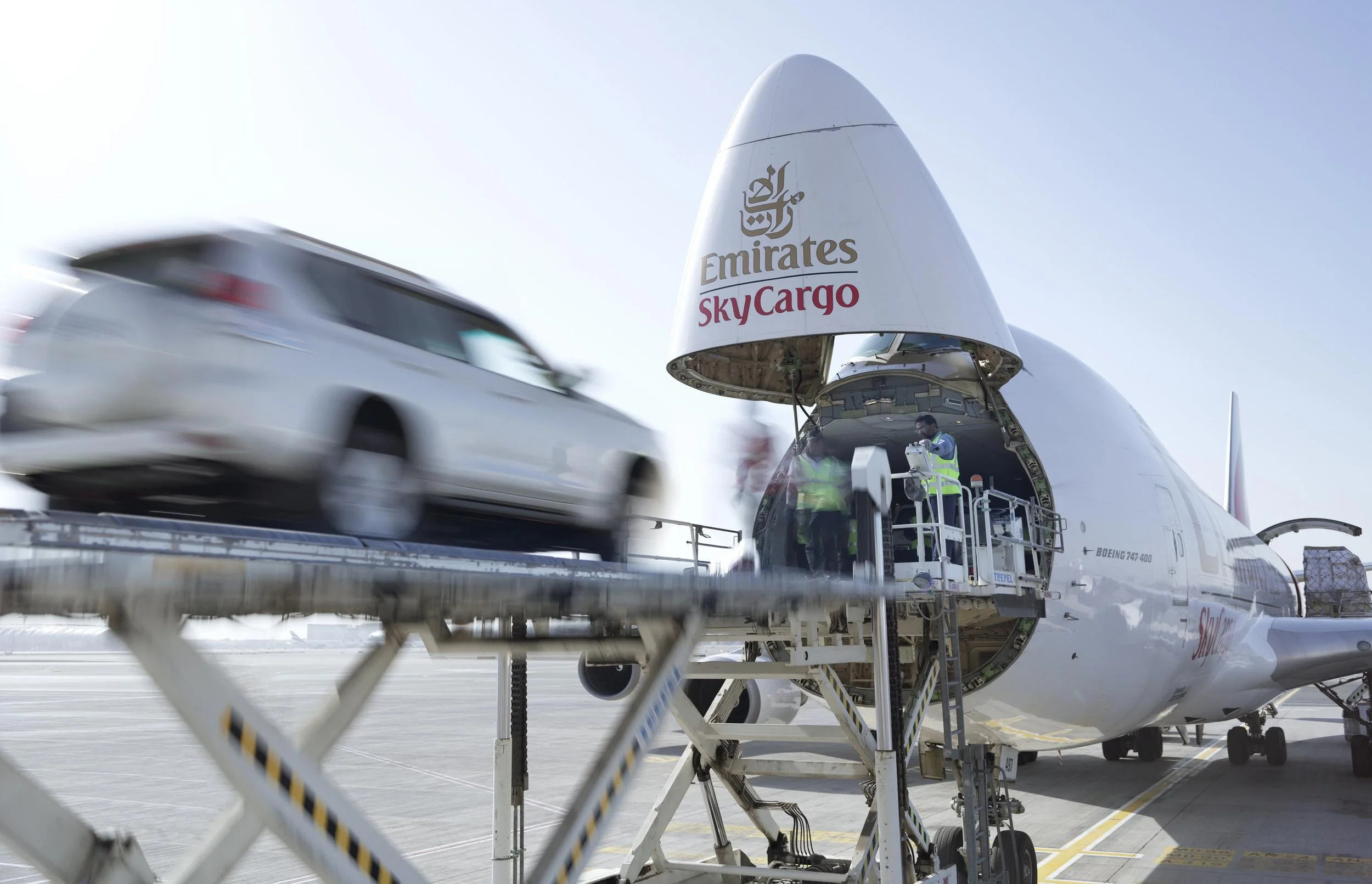 007 005 Loading 747 _0052.jpg