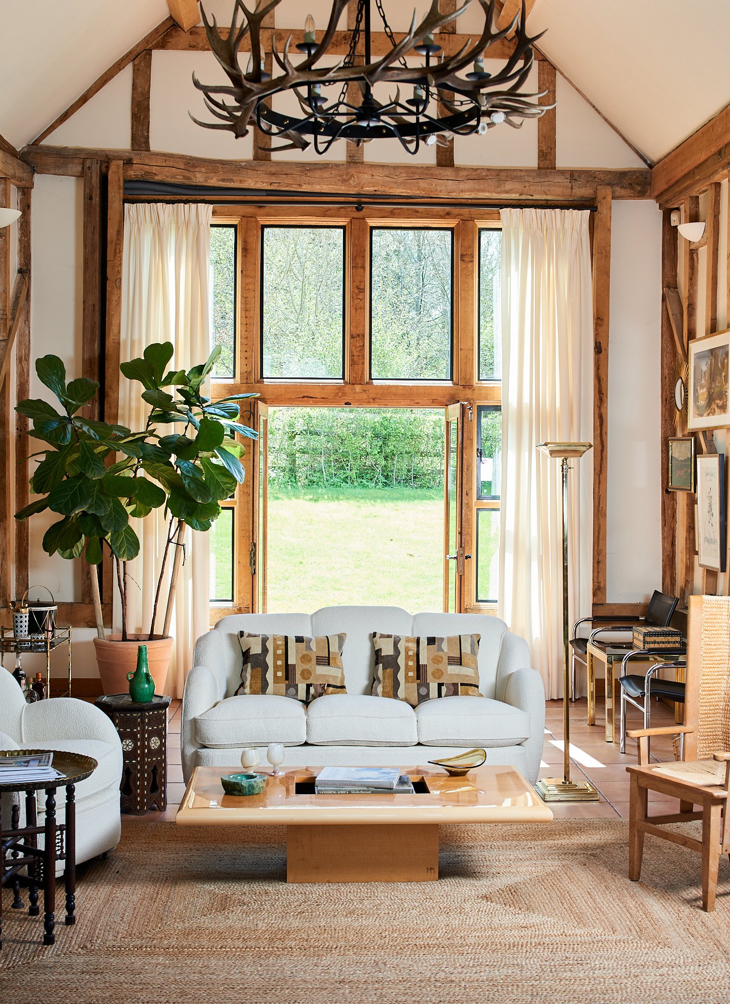 White sofa1.jpg