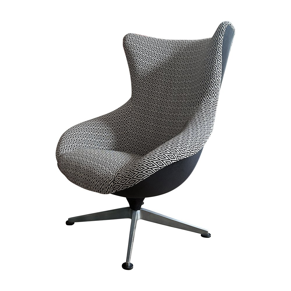 egg chair.jpg