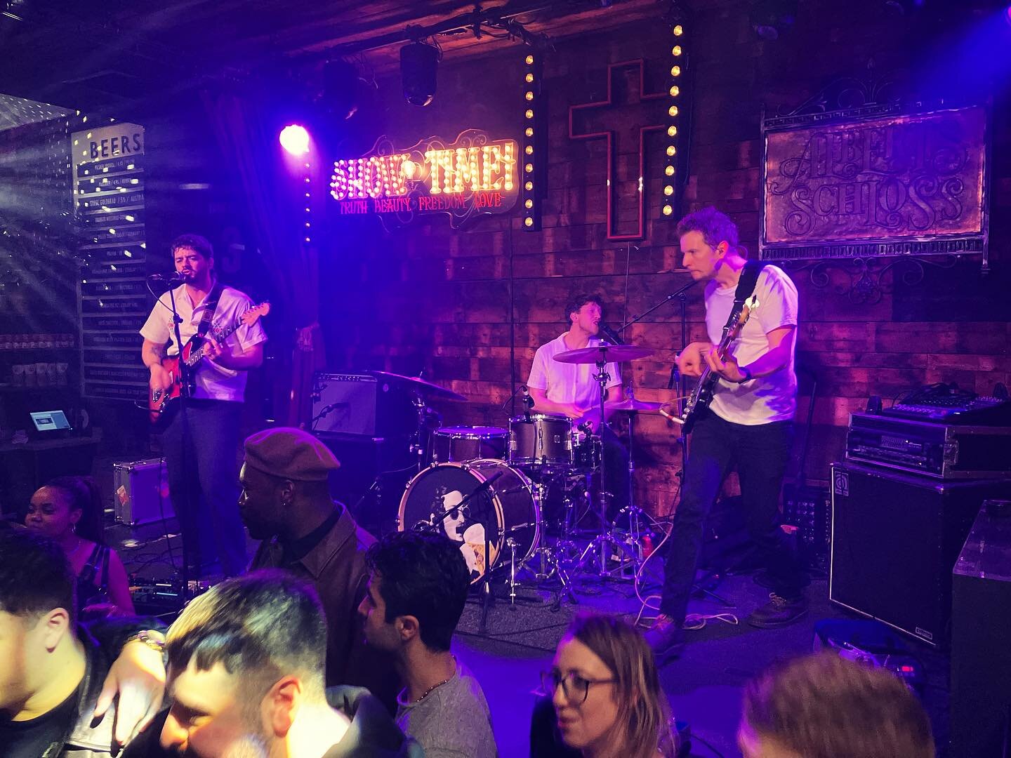 We rocked @albertsschloss last night as a trio and was awesome fun! (We didn&rsquo;t plan to all arrive wearing white, just a coincidence 😂) 
We&rsquo;ll keep you posted for when the next one is!
#band #coverband #coversband #manchester #rock #indie
