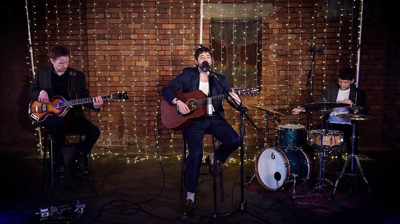 *UNPLUGGED TRIO* We&rsquo;re pleased to finally have our new showreel on the way to share with you!
Recorded at the amazing Victoria Warehouse, we recorded 10 of our fave songs from the set so expect to see them all very soon 😎
The Unplugged Trio ha