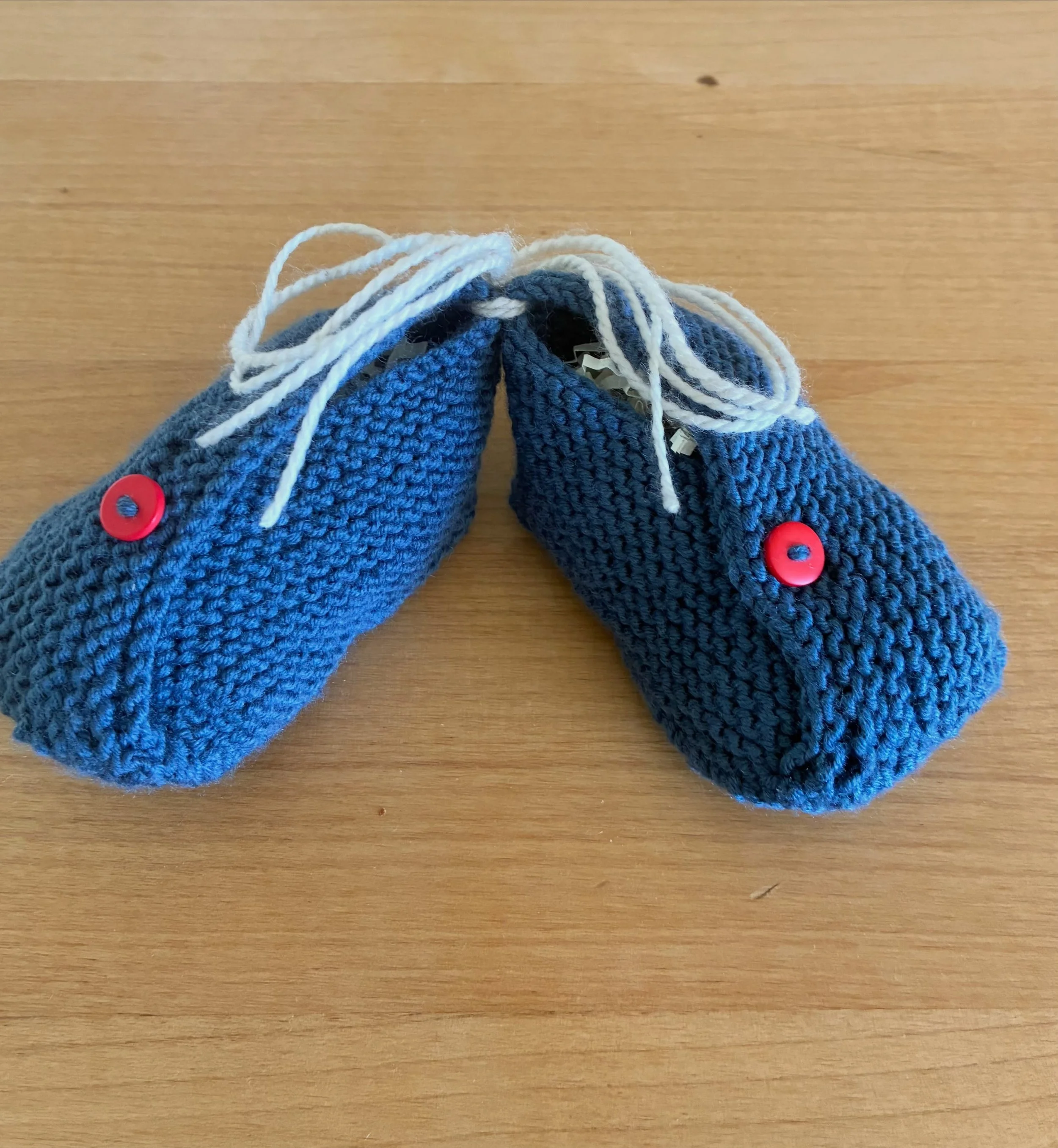 Sometimes I prefer to knit, not paint! 🧶🥢 
.
.
#newbiebabybooties #knitonepurltwo #cantwaittoknow#therapyneedles #doitfortheprocess