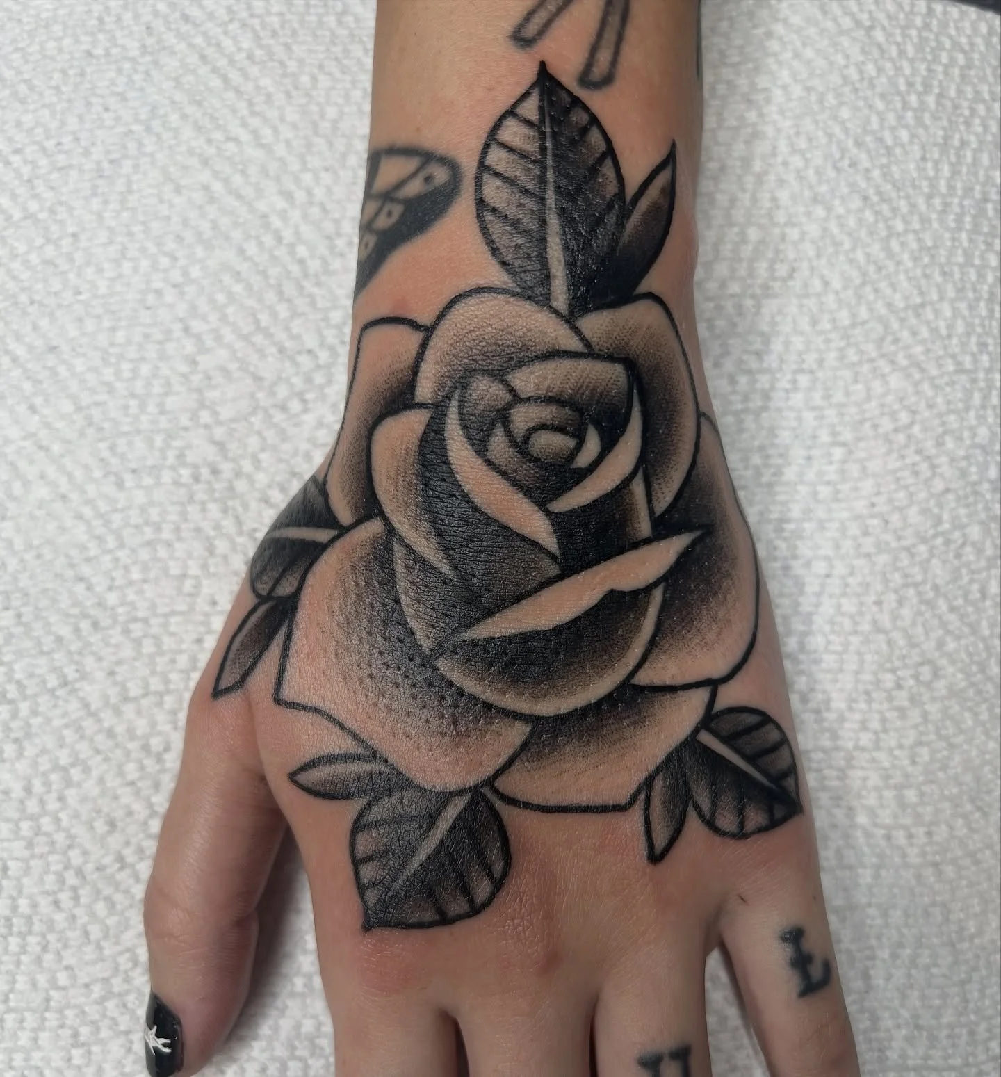 Traditional hand rose 🌹 #tattooartist #palmbeachgardens #palmbeach #tattoo #southflorida #fl #florida #tattooed #floridatattooartist #junobeach #explorepage #jupiter #lakeworth #boytonbeach #traditionaltattoo
