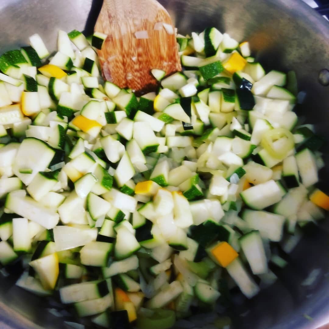 It's zucchini season. We are going to griddle up some chicken and tofu and smother it with sexy zucchini sauce after is simmers for 4 hours.
#blackstonegriddle #summerveggies #veganrecipes #chickenrecipes