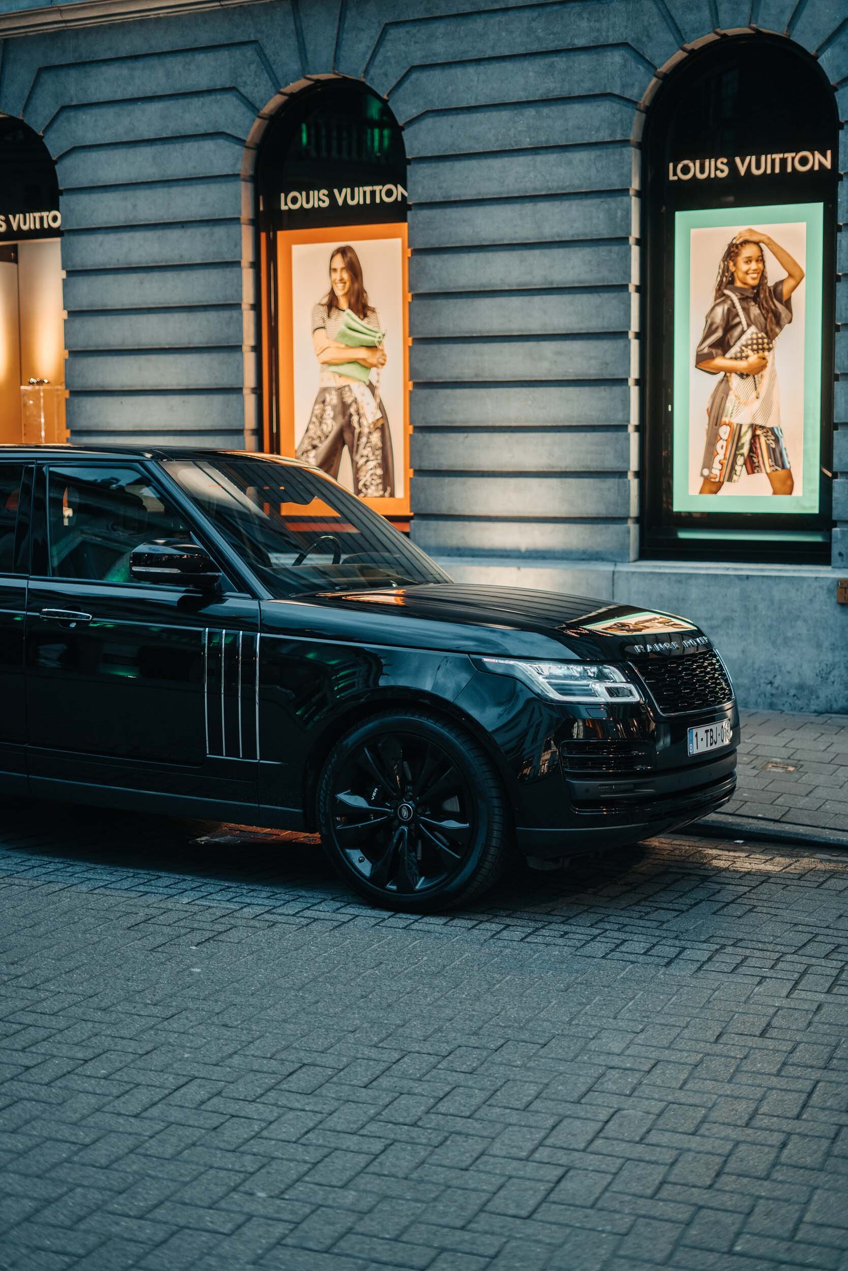 Range Rover P565 SVAutobiography Dynamic Black, king of the