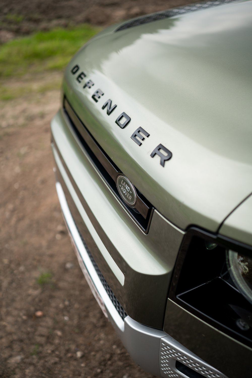 Land Rover Defender logo