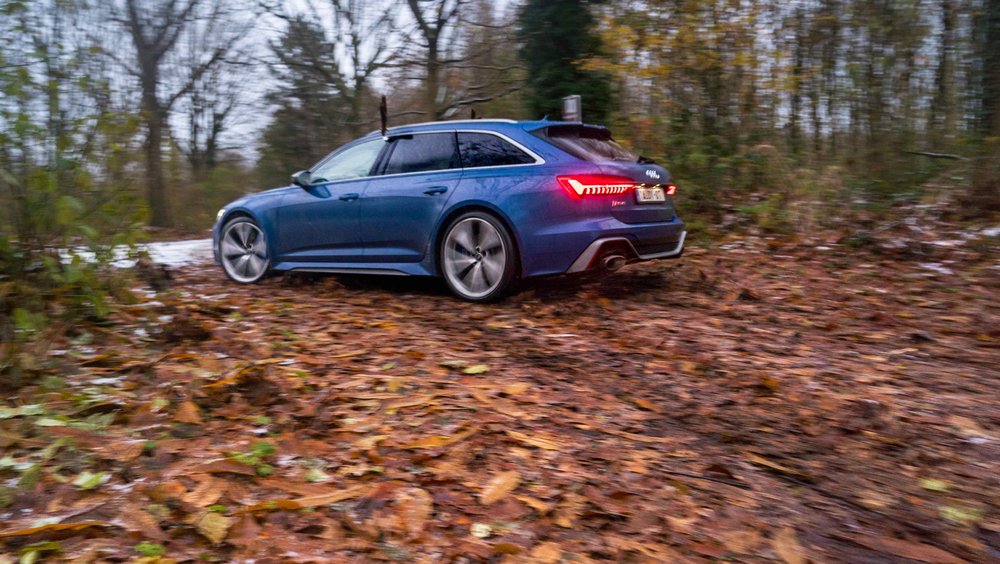 Audi RS6 Performance Panning Shot