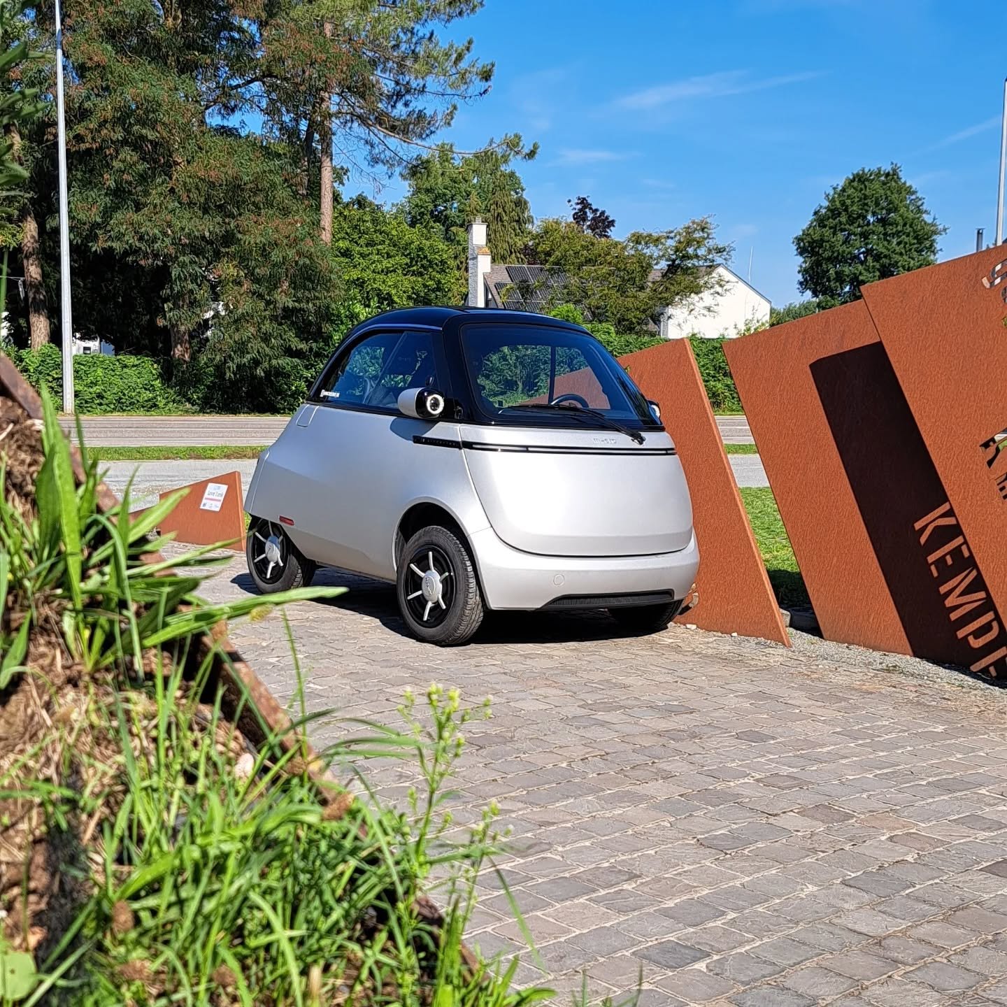 We have put our biggest journalist in the smallest car. Did it work? Take a look!

https://www.carjournalism.com/reviews/2025-microline-driven-by-smiles

@kenny_lelievre @microlino_be @microlino_official 

#microlino